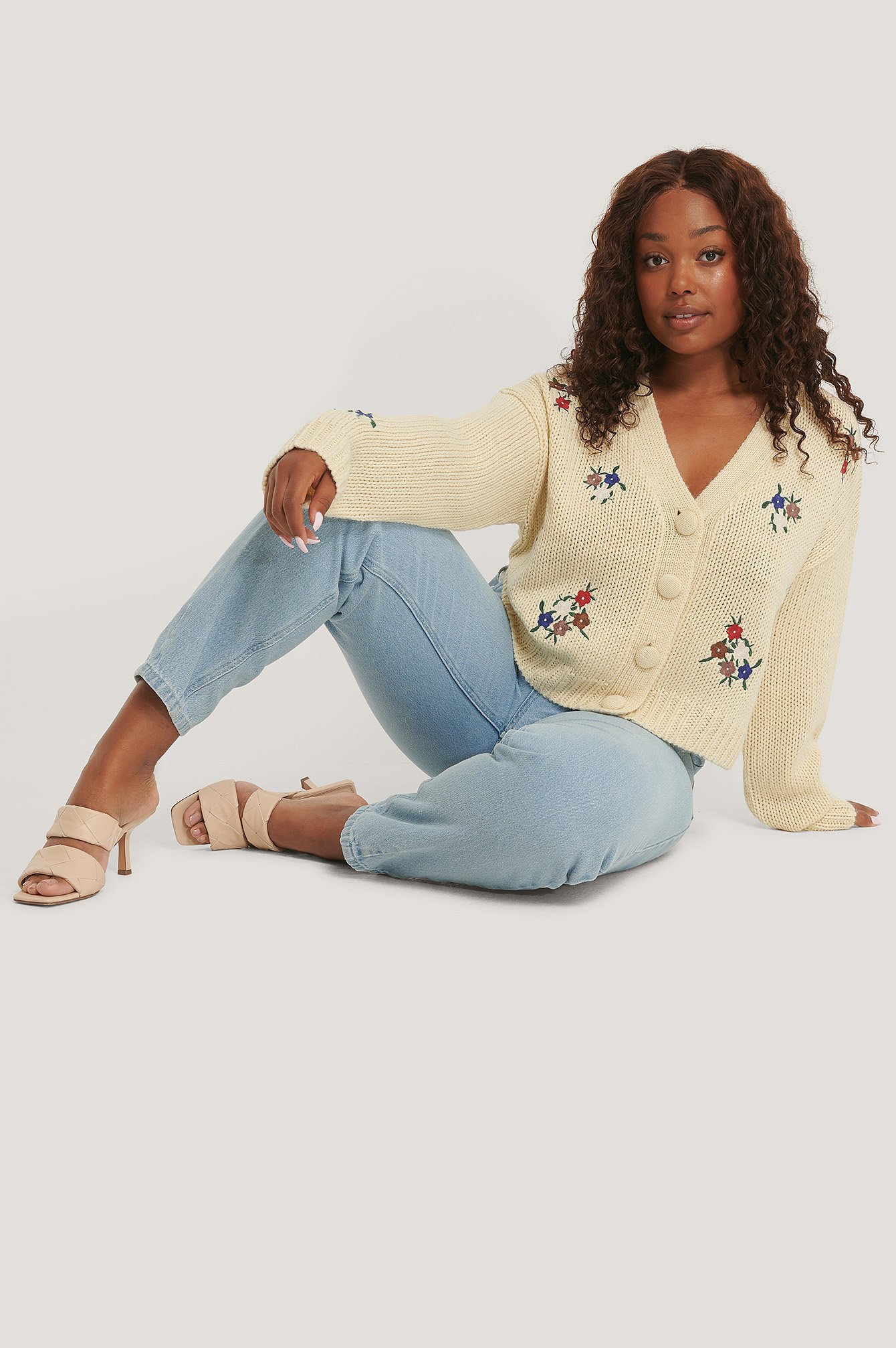 Embroidery Cropped Knitted Cardigan Outfit.