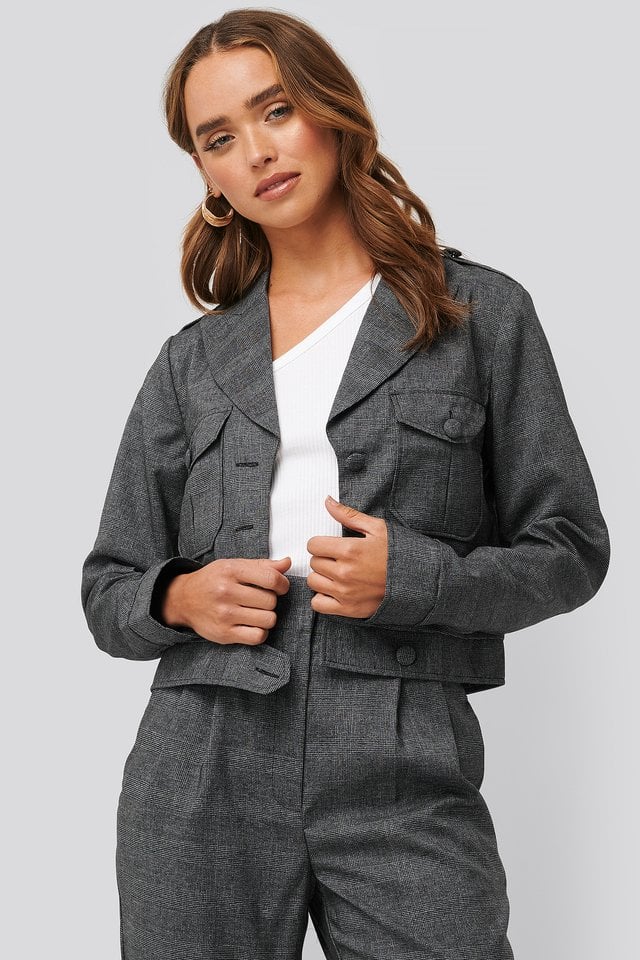 Short Plaid Buttoned Jacket Grey Outfit.