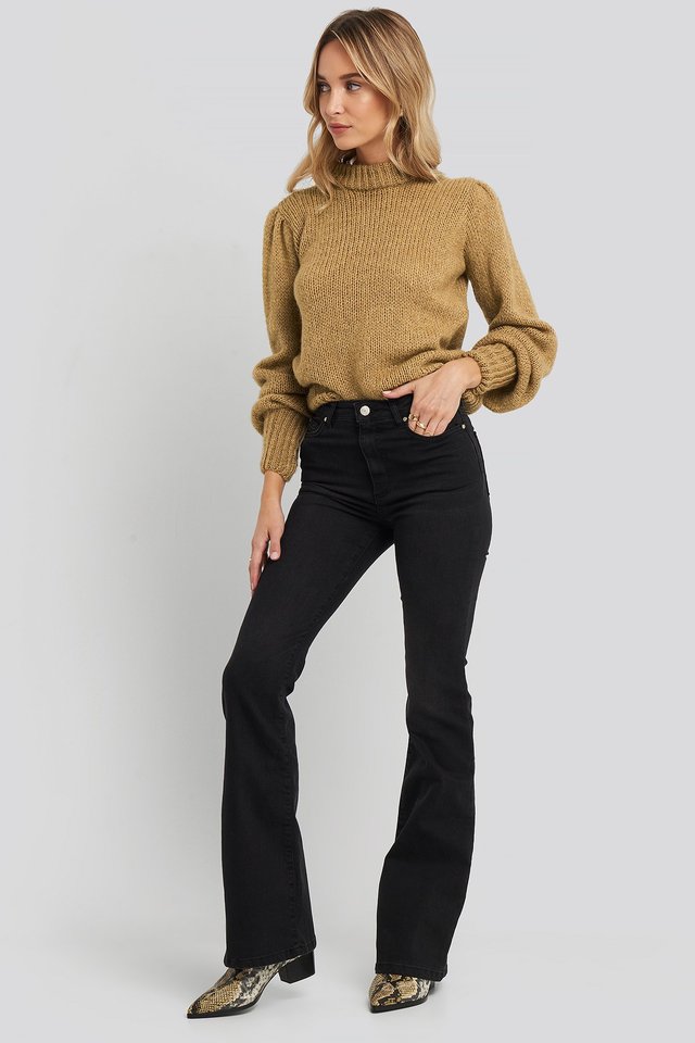 High Waist Flare Jeans Black Outfit.