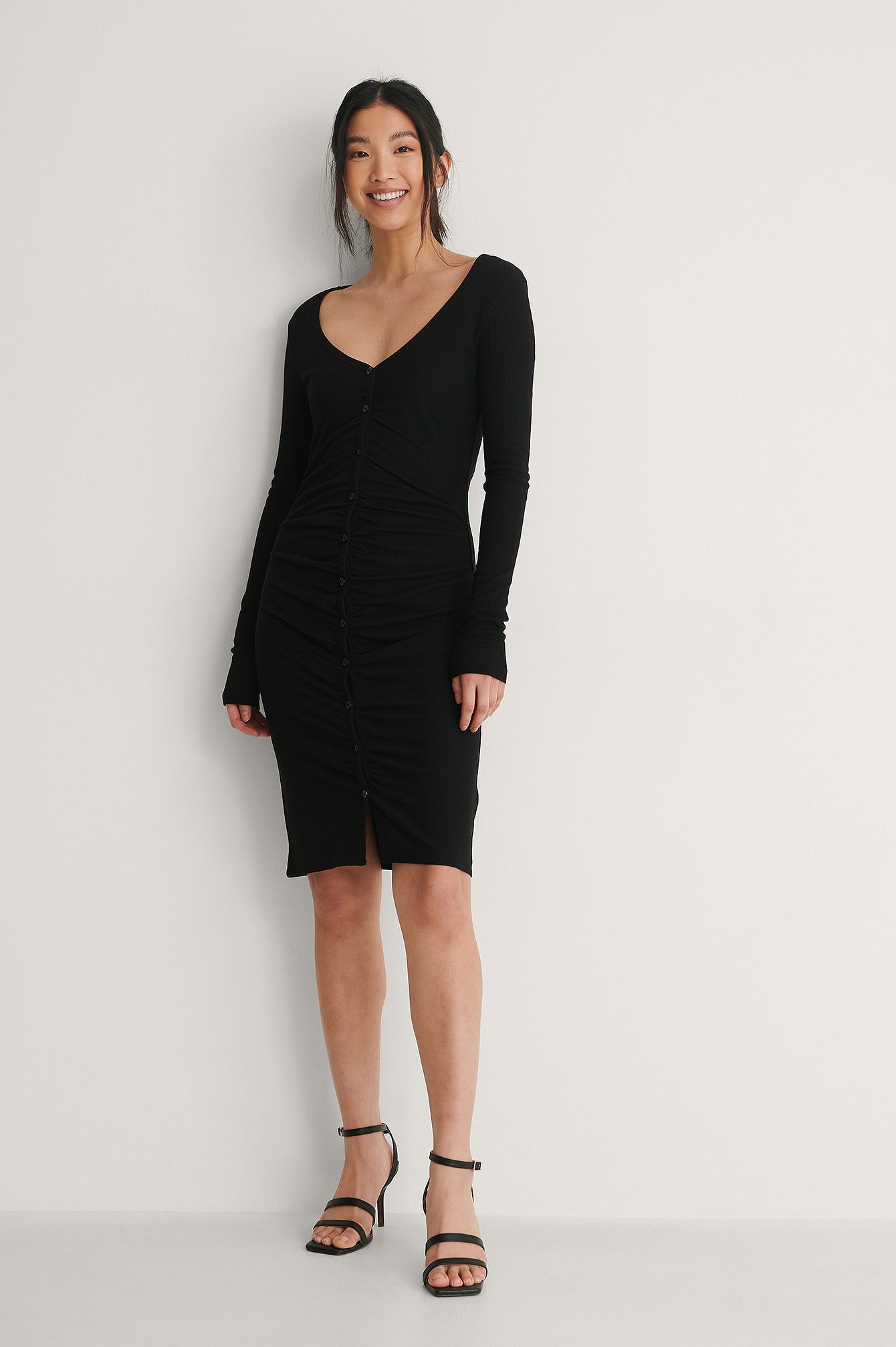 NA-KD Rouched Ribbed Button Dress Outfit