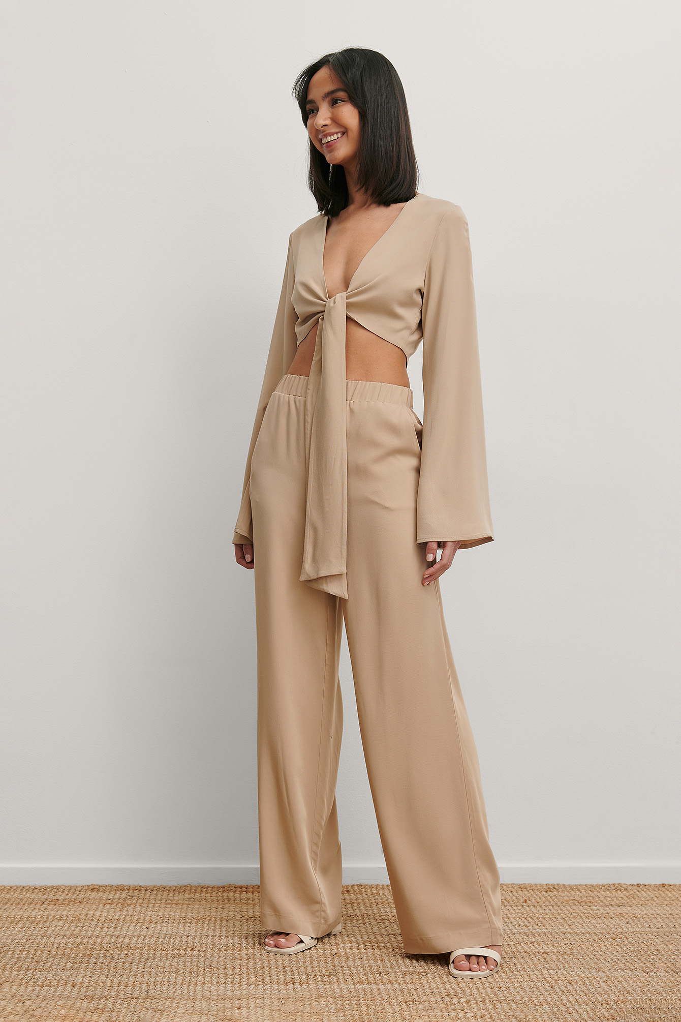 Knot Front Crop Top Beige | na-kd.com