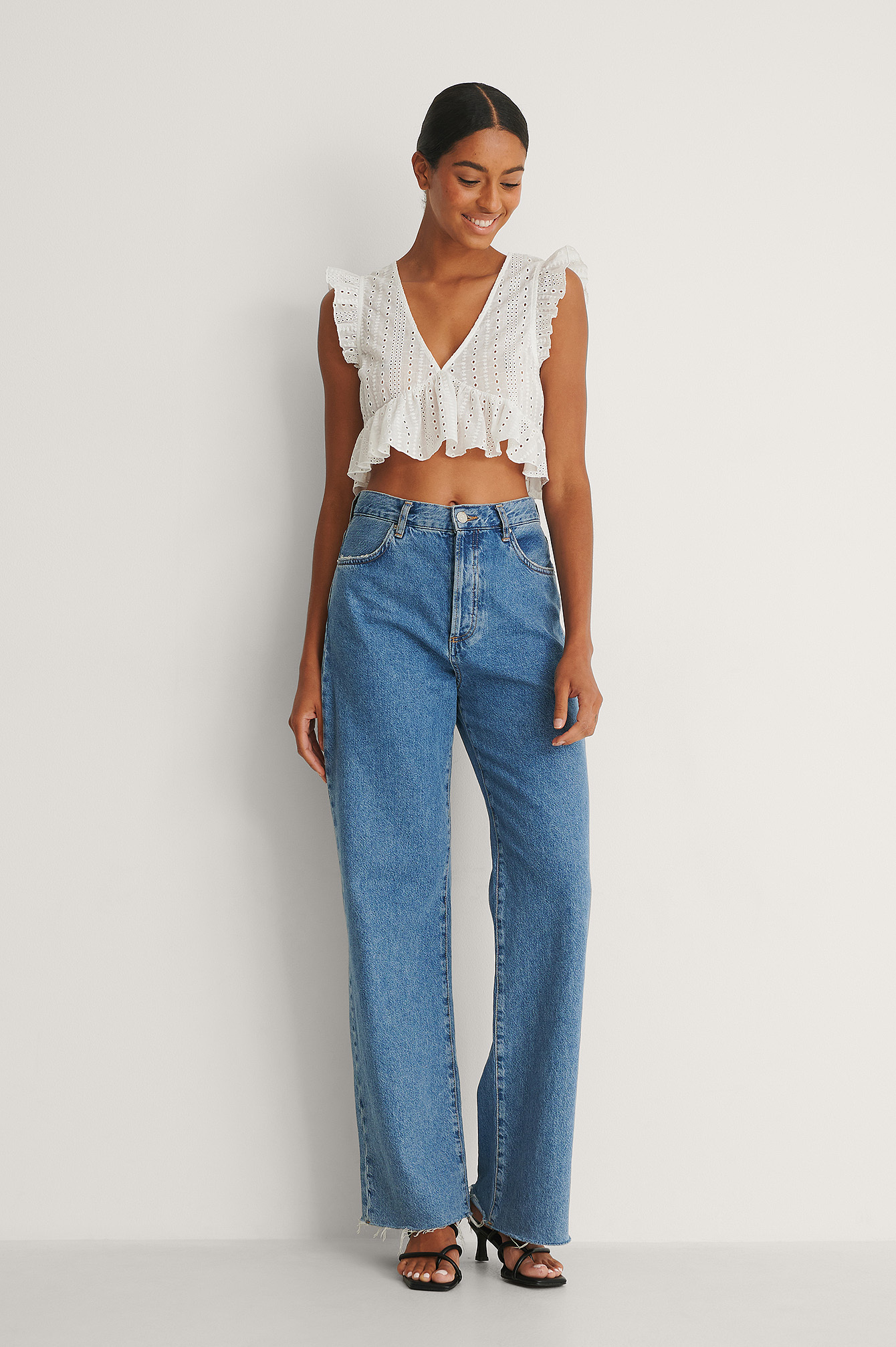 V-neck Anglaise Cropped Top Outfit