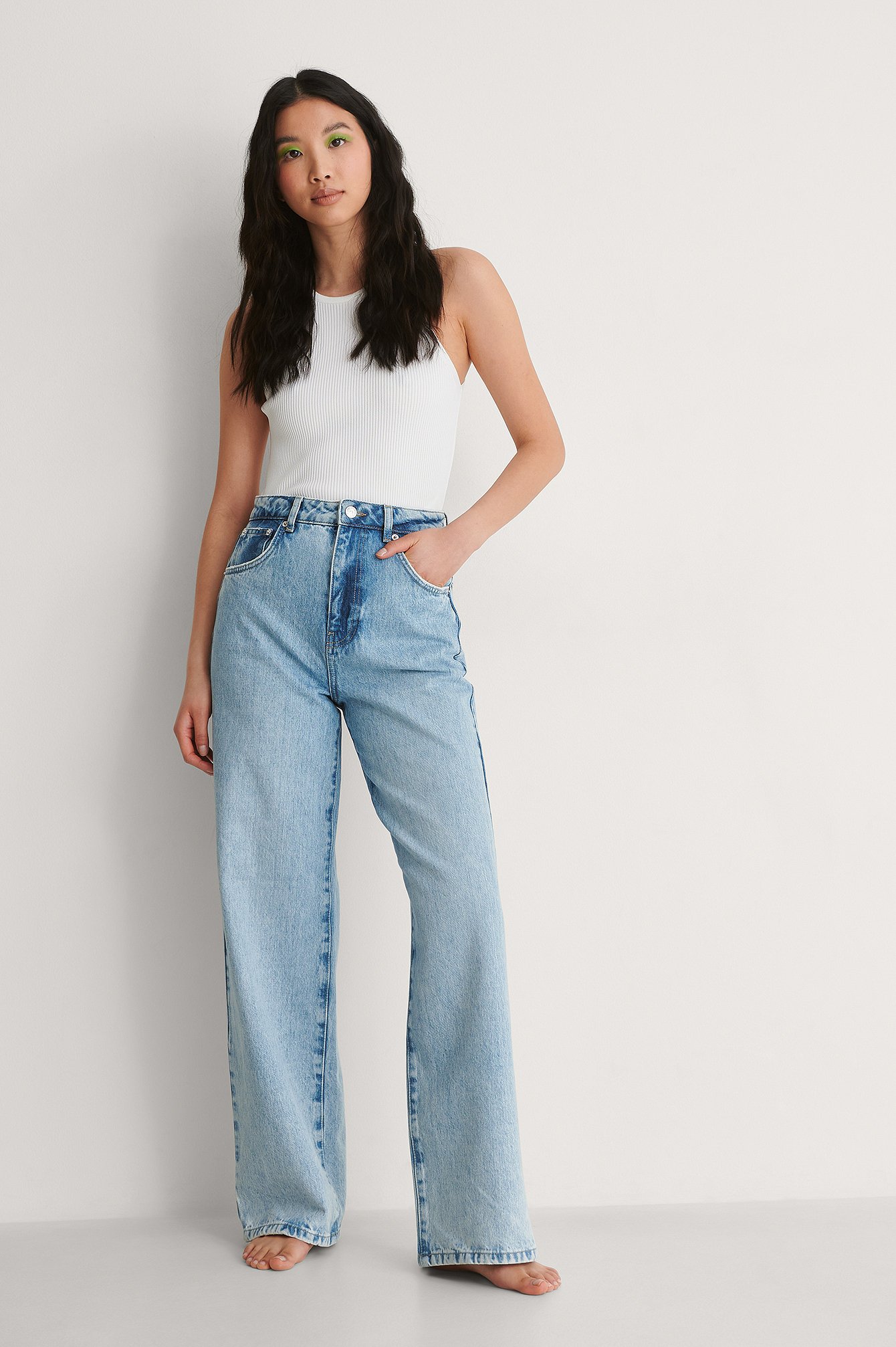 Vintage Look Wide Leg High Waist Jeans Outfit.