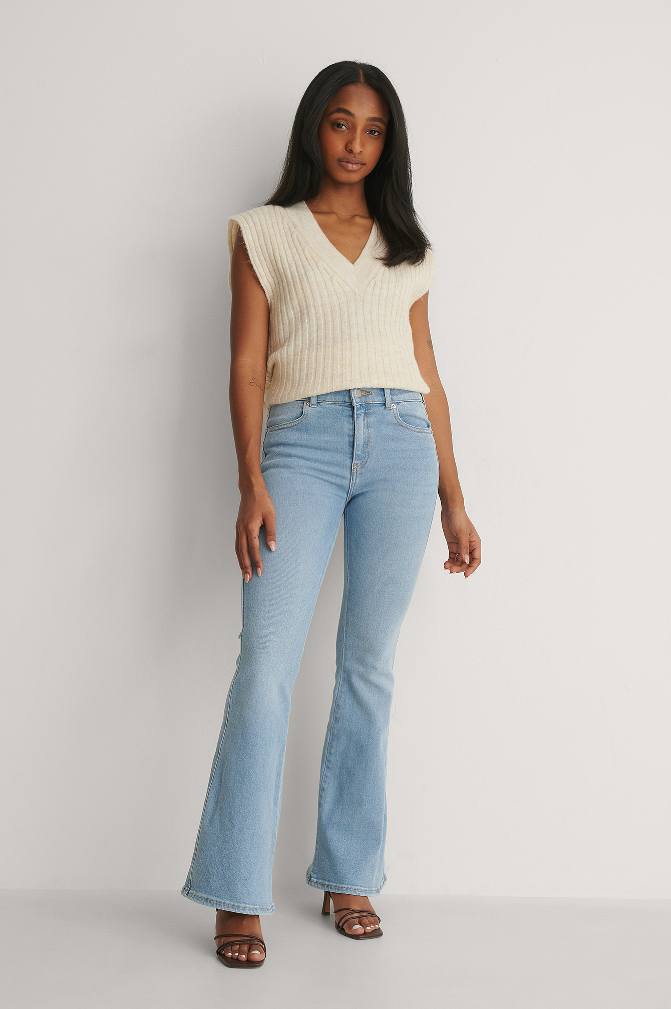 Dr. Denim Macy Flared Jeans Outfit