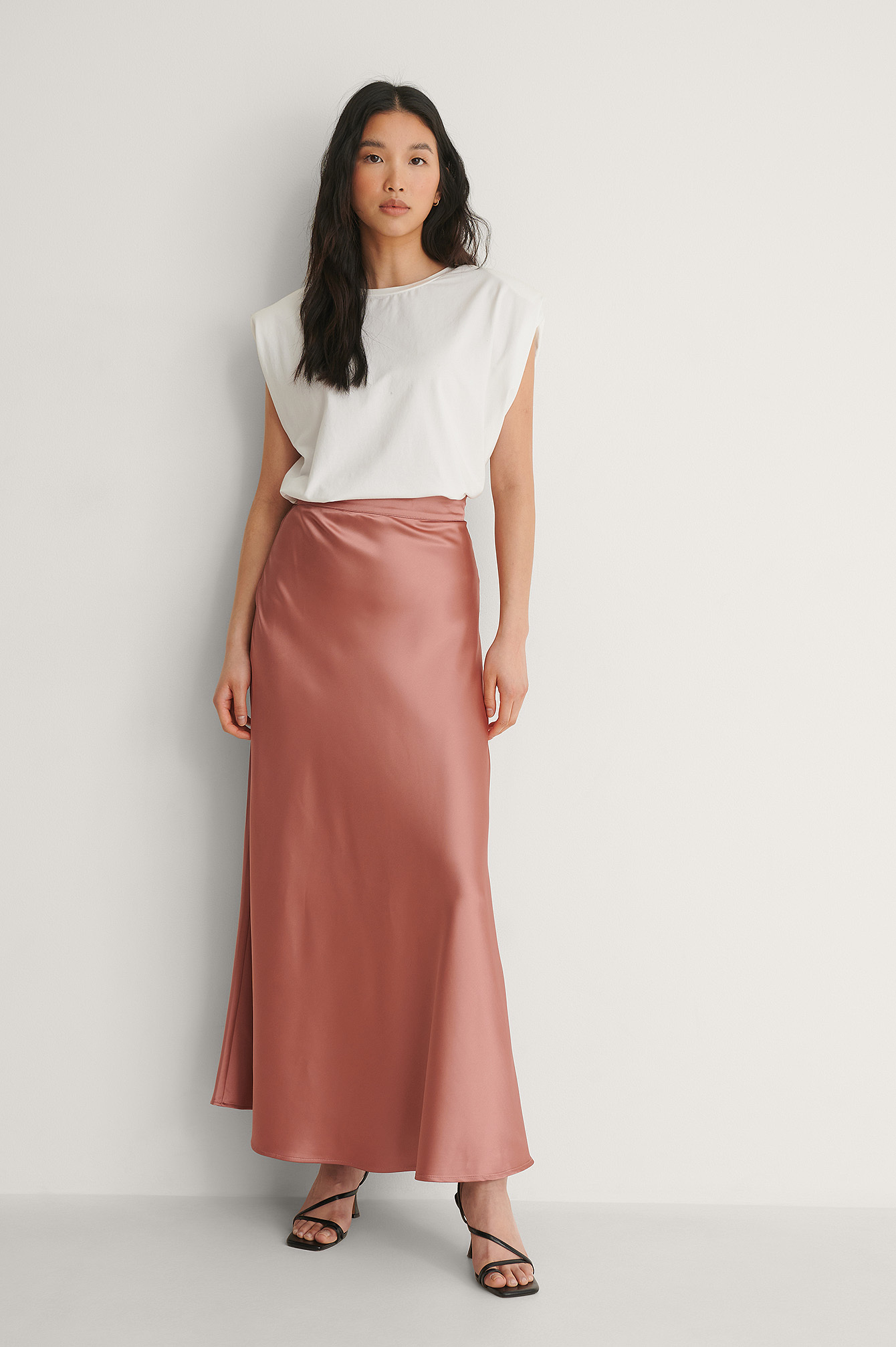 NA-KD Midi Flowy Satin Skirt Outfit