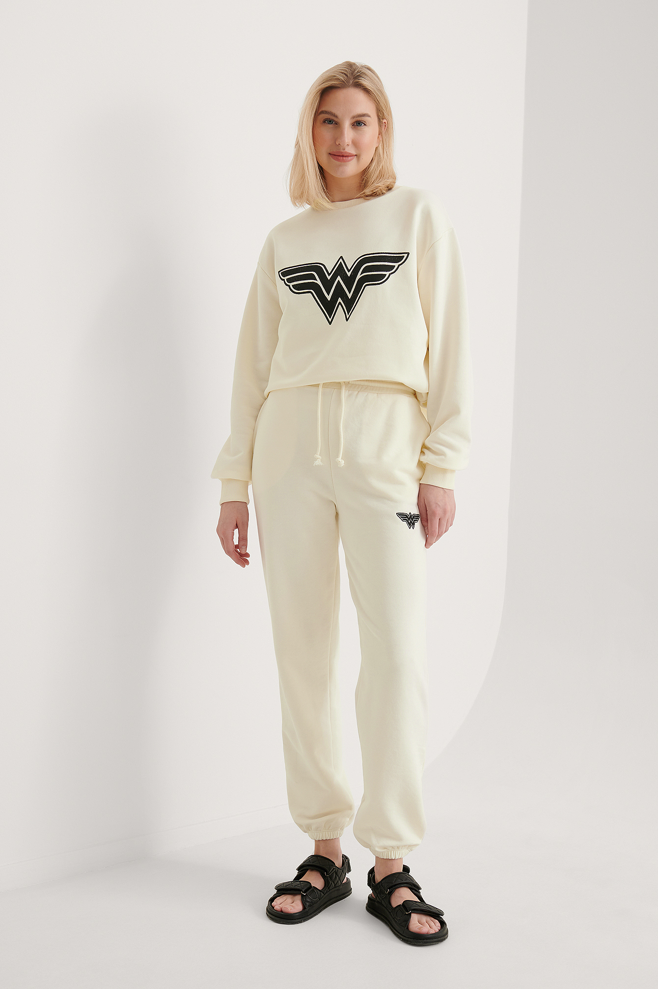 Wonder Woman Joggers Outfit.