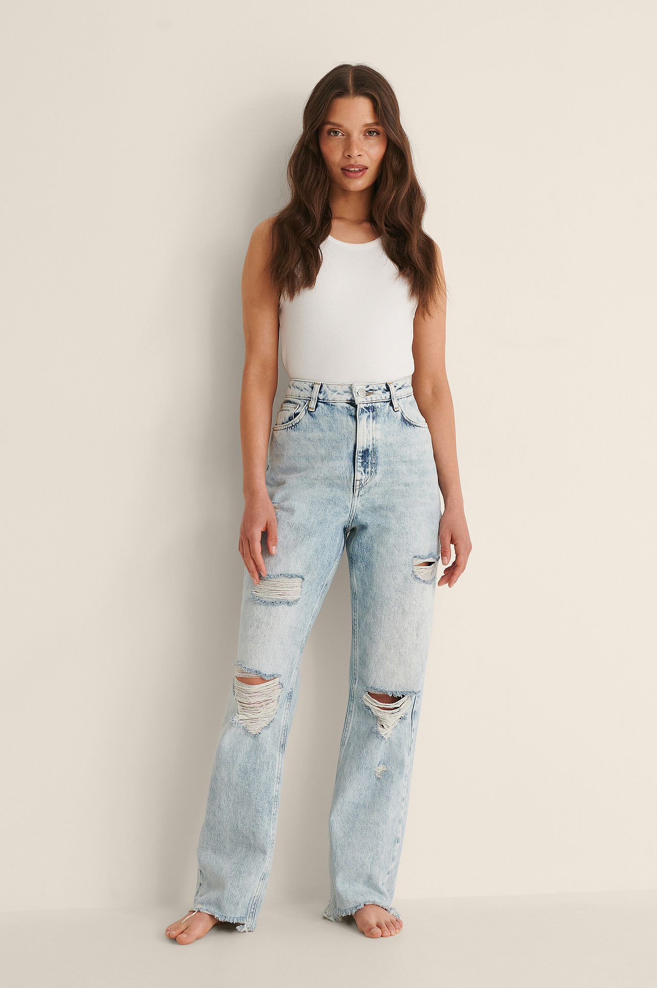 Destroyed High Waist Jeans Outfit.