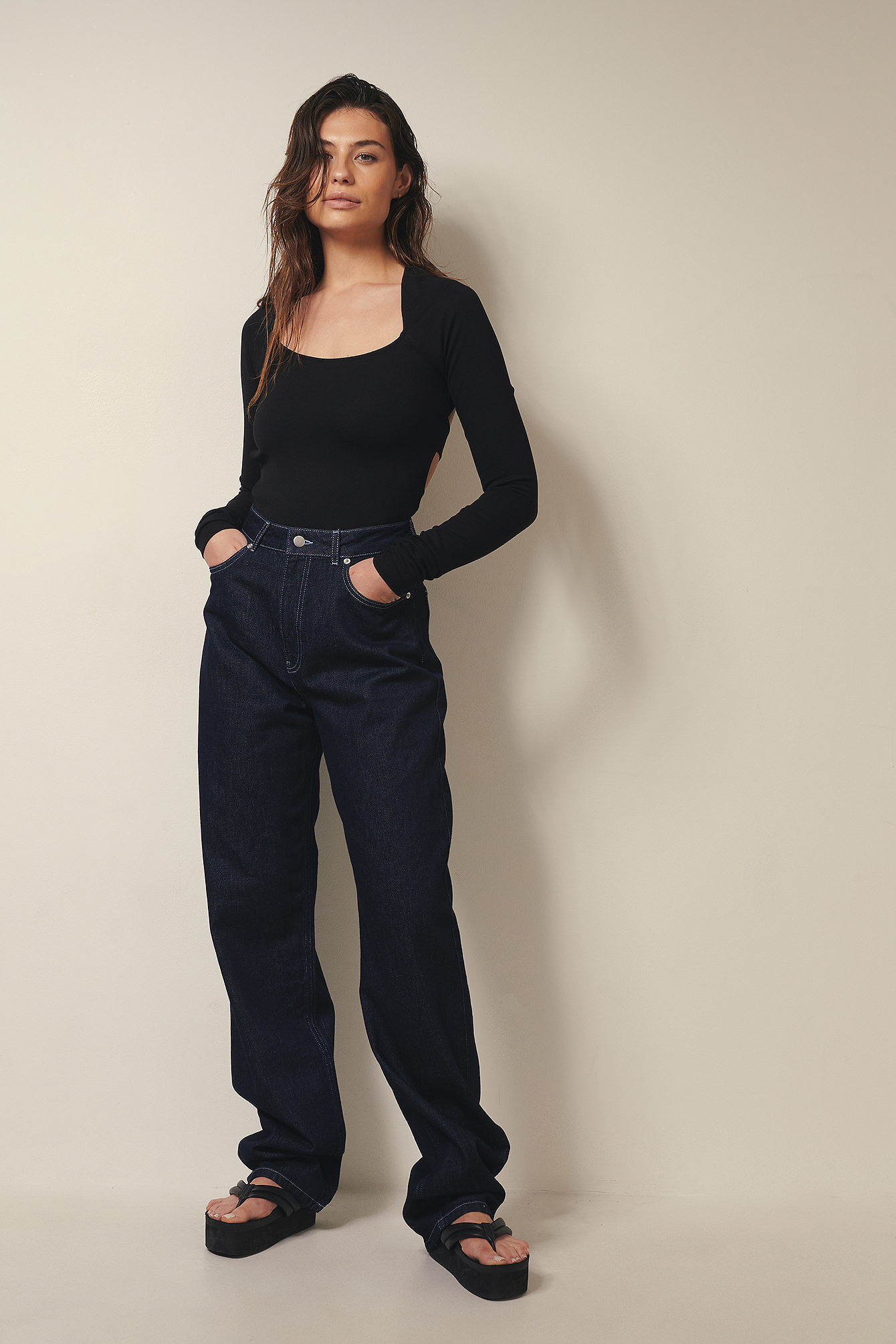 Back Cut Out Top Black | na-kd.com