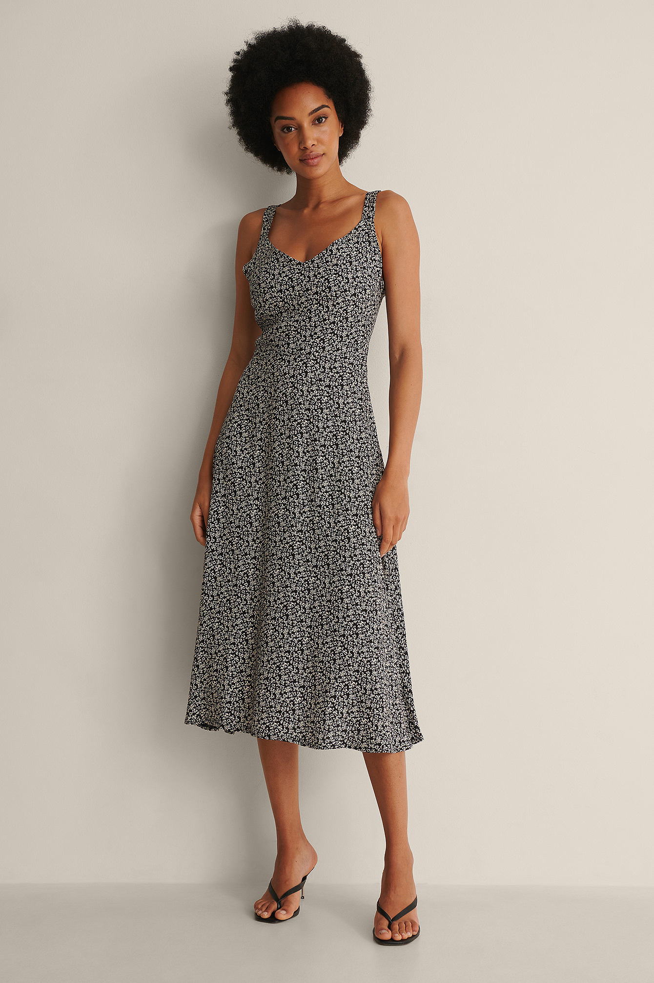 Vintage Printed Round Neck Sleeveless Midi Dress Vintage Look Midi Dress Flower | na-kd.com