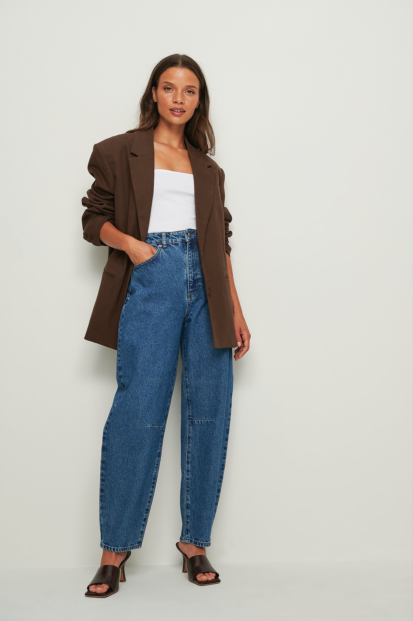 Cocoon Shaped Jeans Outfit