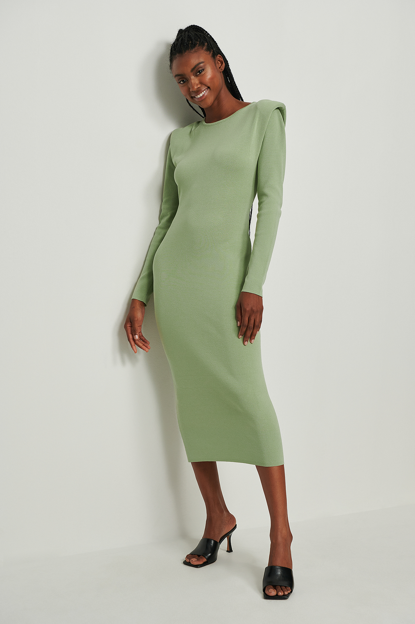 Abito In Maglia Con Schiena Scoperta E Spalle Appuntite Verde | na-kd.com