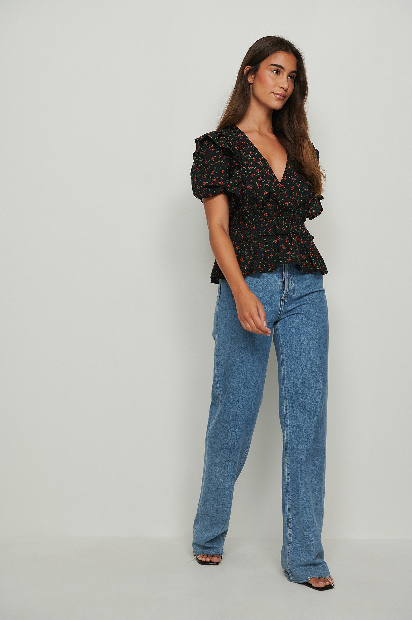 Short Sleeve Printed Flounce Top Outfit