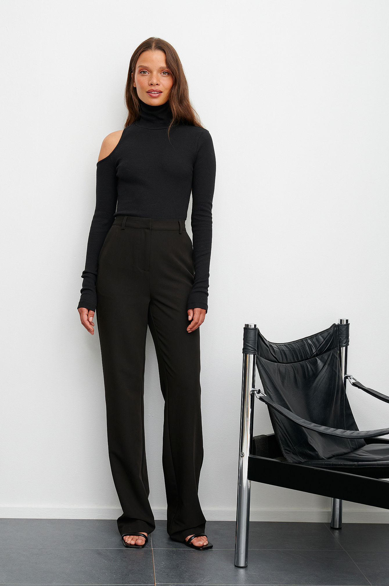 High Neck Cut Out Top Black | na-kd.com