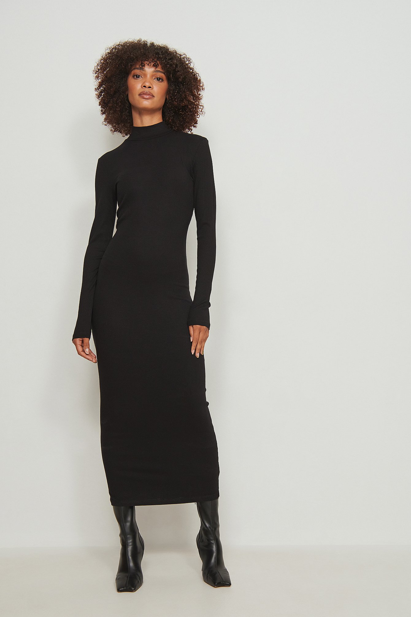 Black Recycled ribbstickad klänning med lång ärm