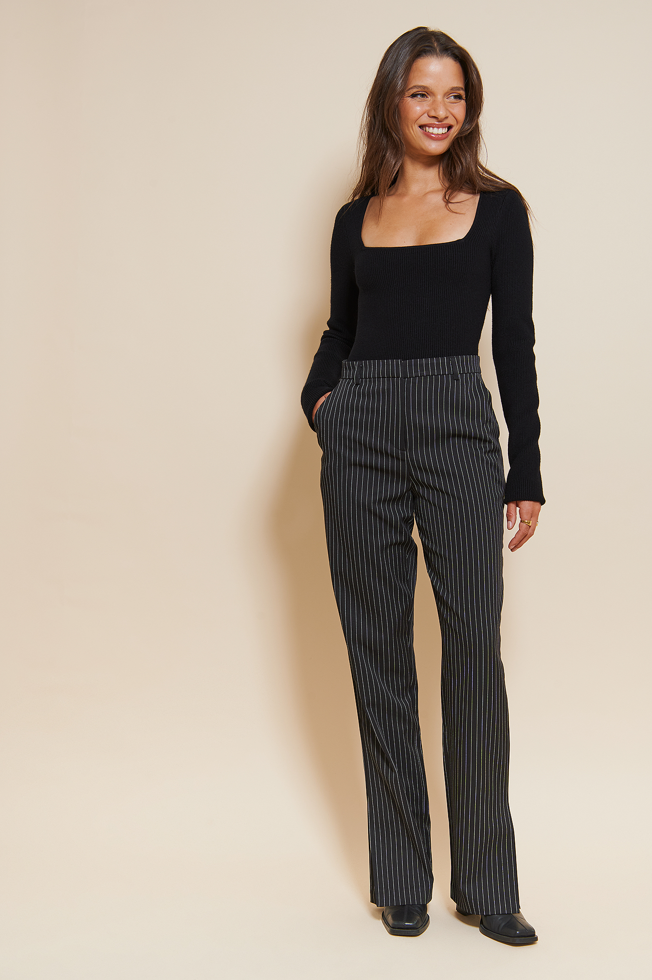 Broek met krijtstreep en split Streep | na-kd.com