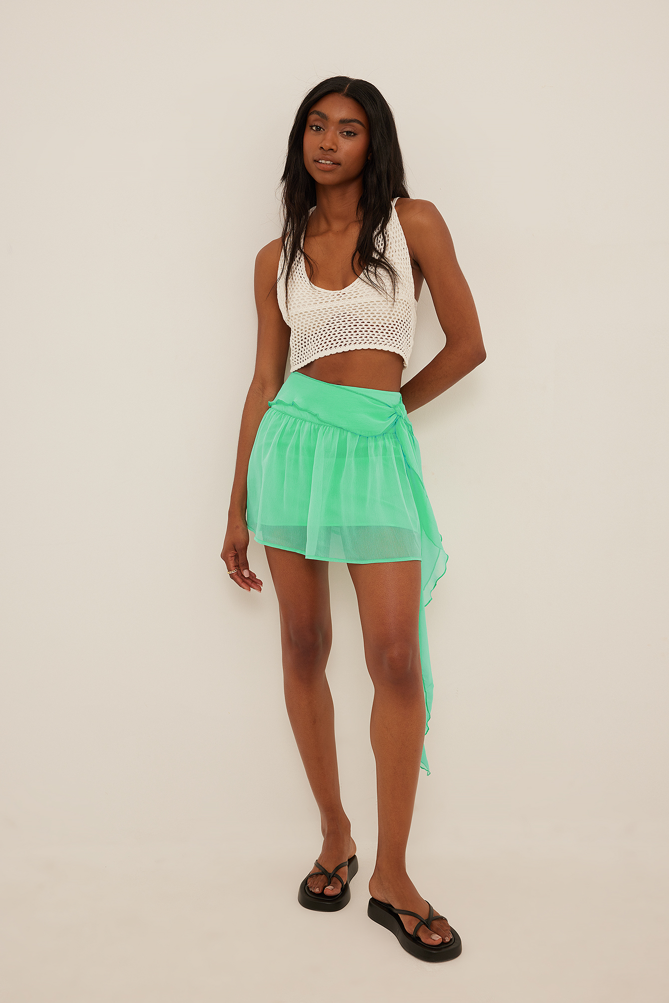 Asymmetric Frilled Detailed Skirt Outfit