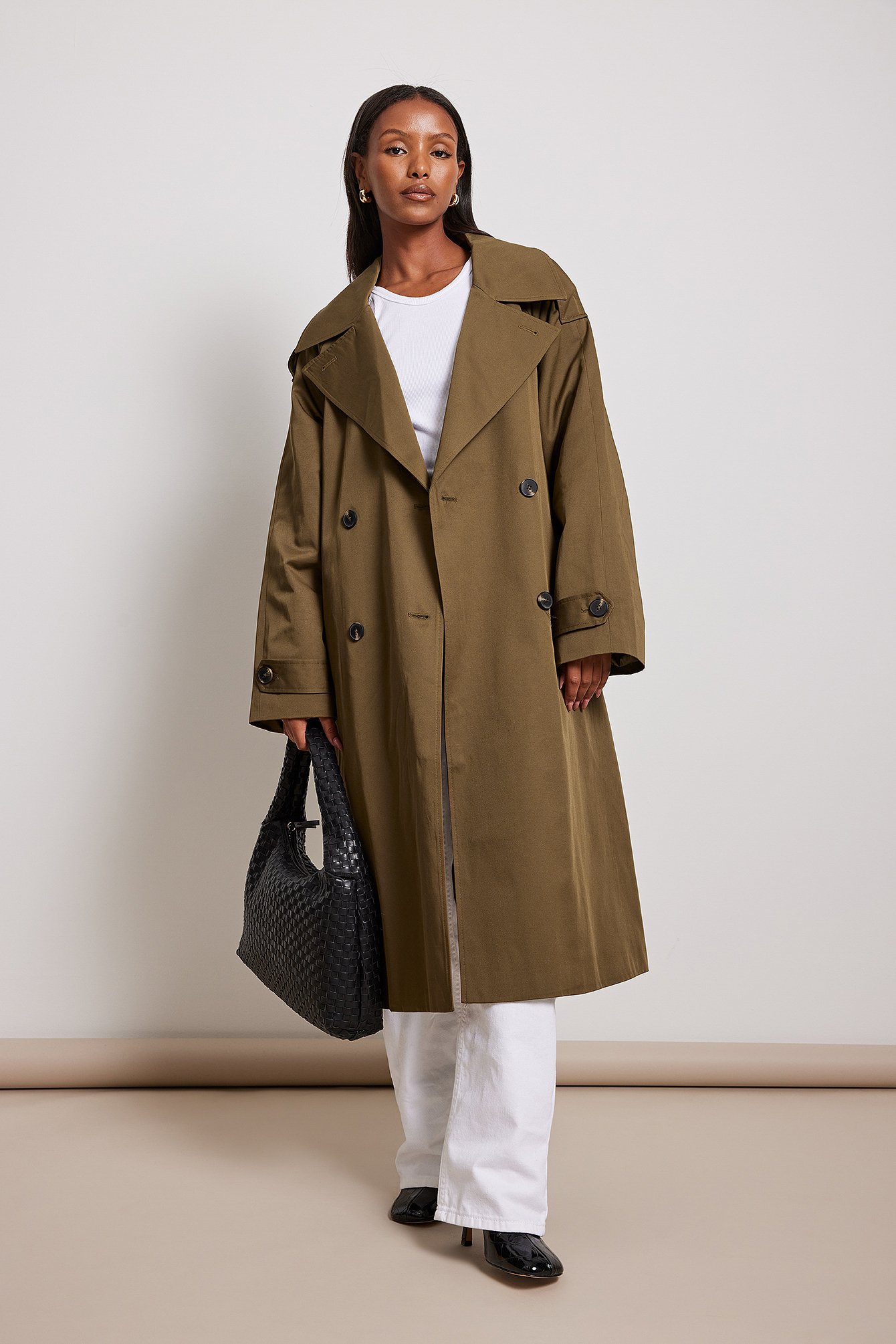 Light Padded Short Classic Trenchcoat Outfit