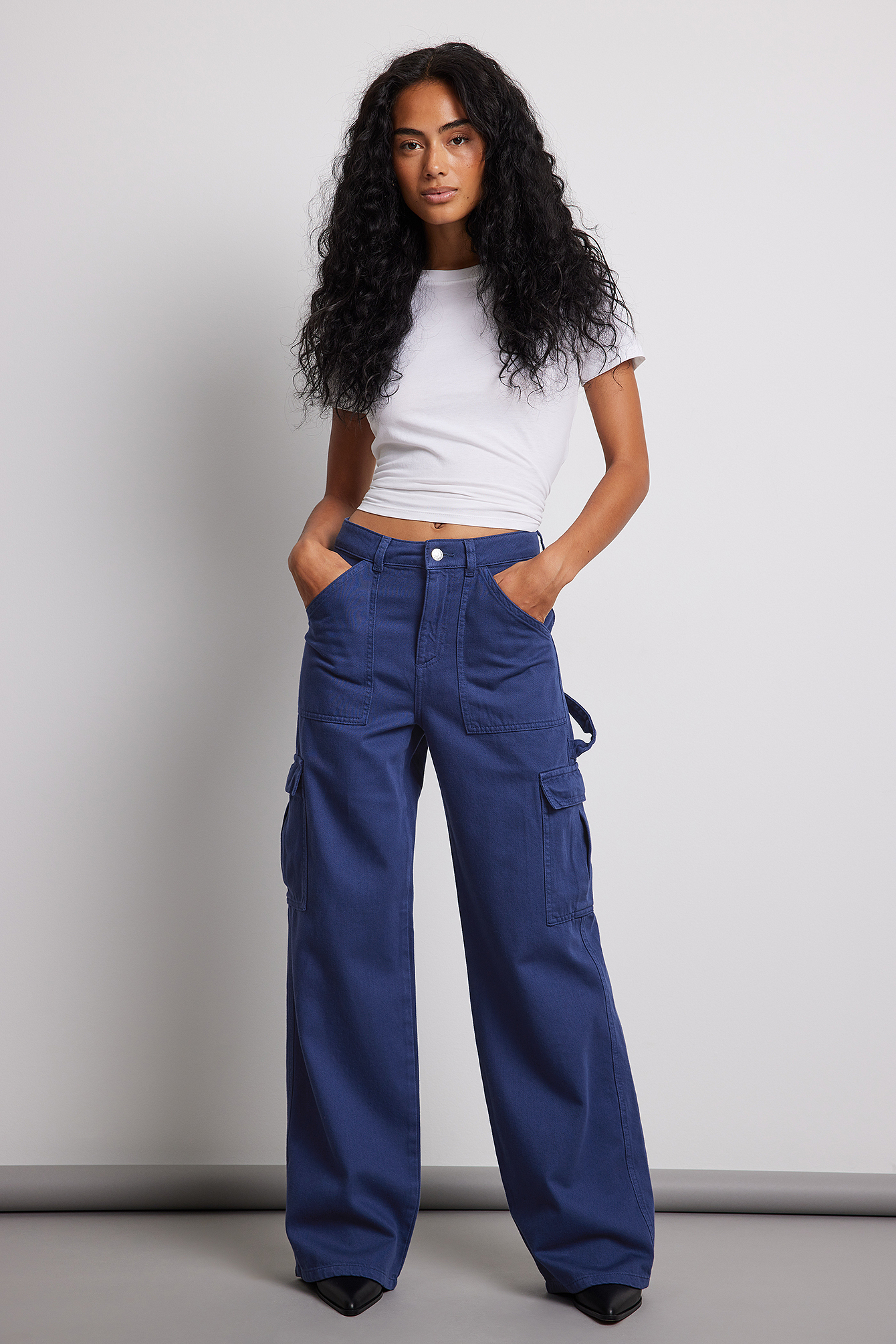 NA-KD Denim Trend Jeanshose mit Seitenschlitz und hoher Taille in Blau Damen Bekleidung Jeans Jeans mit gerader Passform 