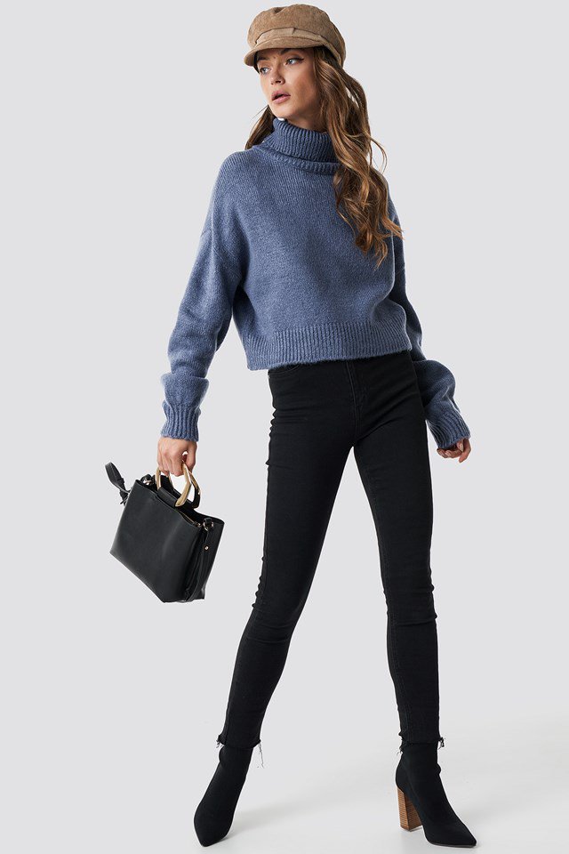 Cozy, blue knitted polo sweater outfit
