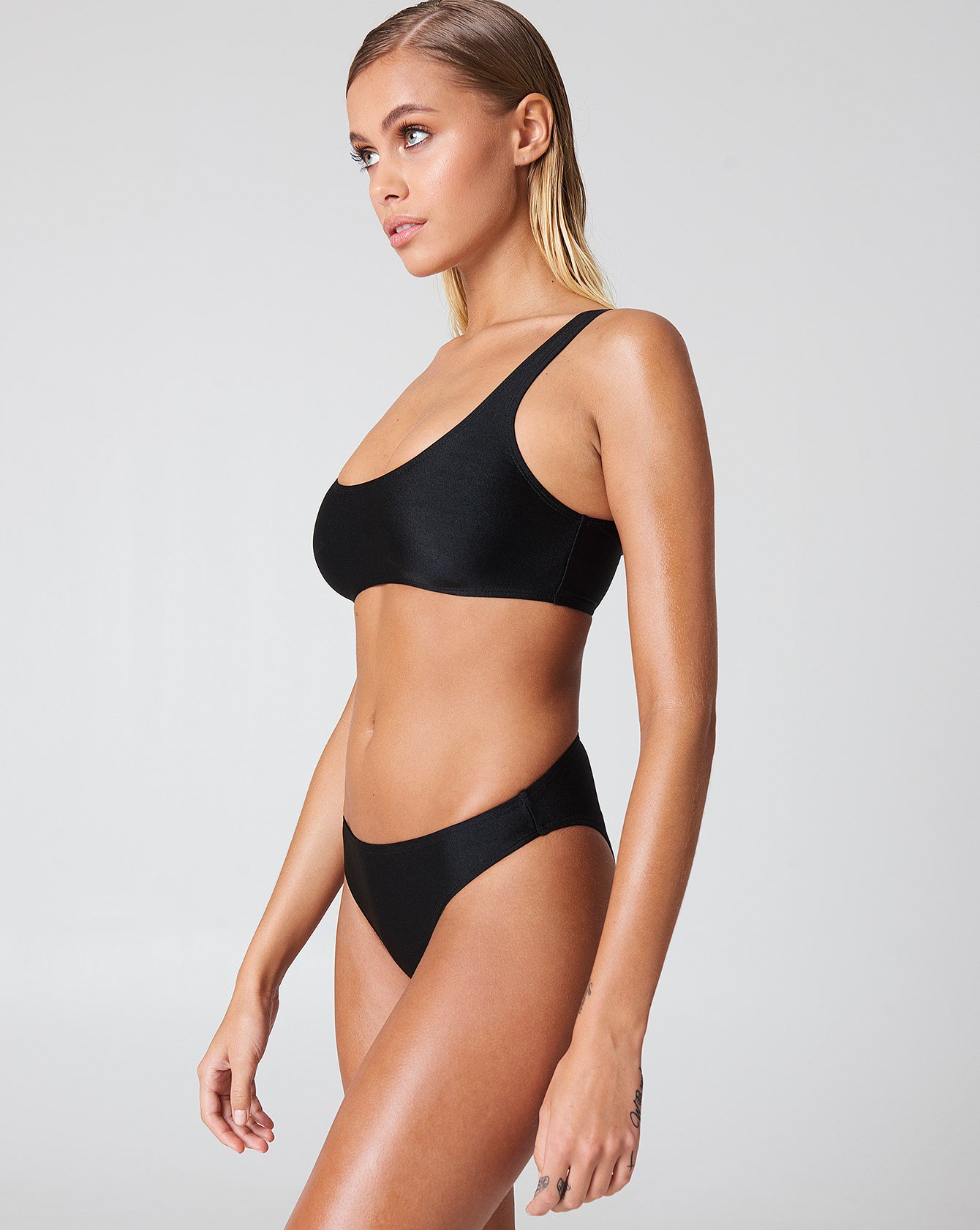 Black Sporty Bikini Outfit