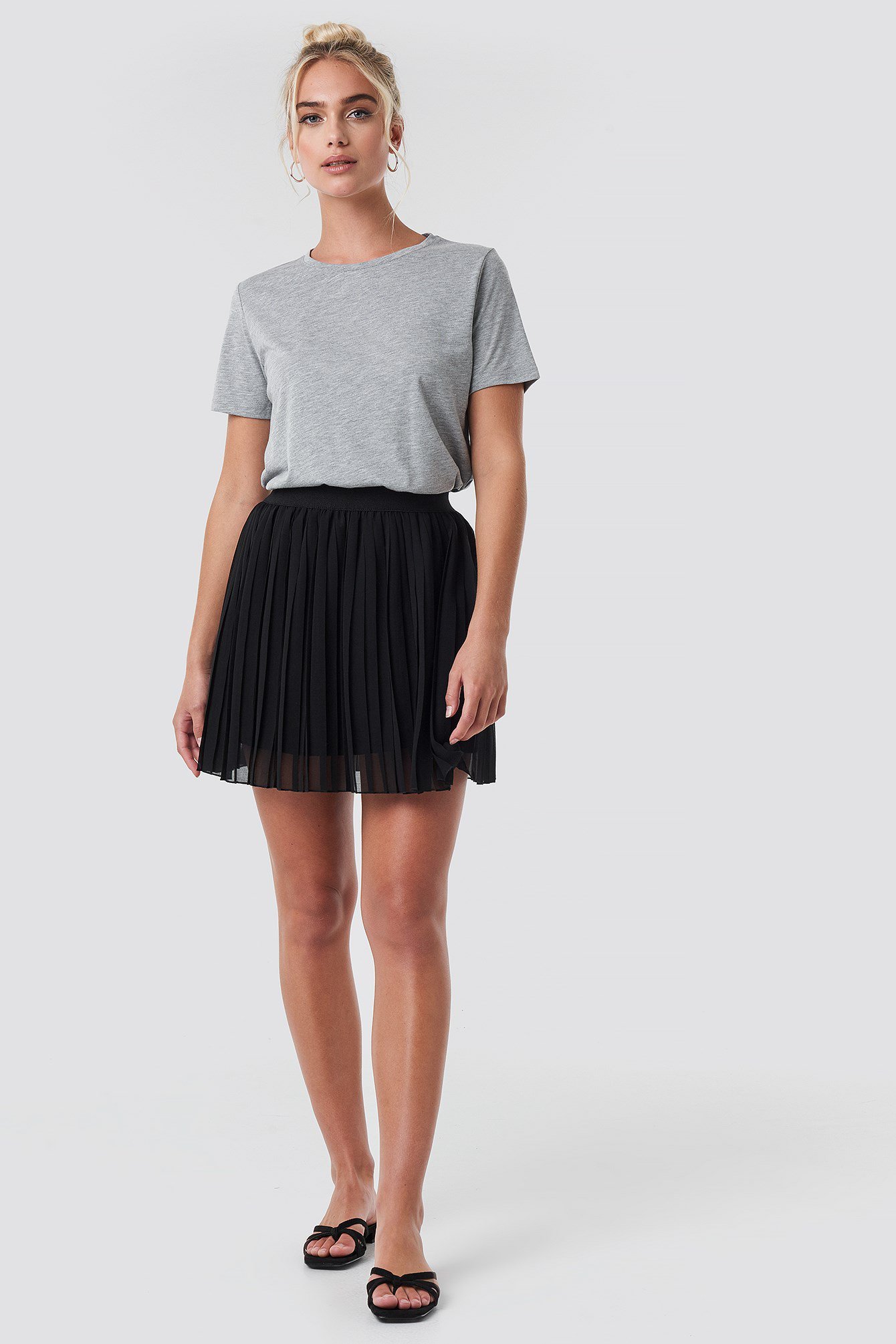 Black Mini Pleated Skirt Outfit