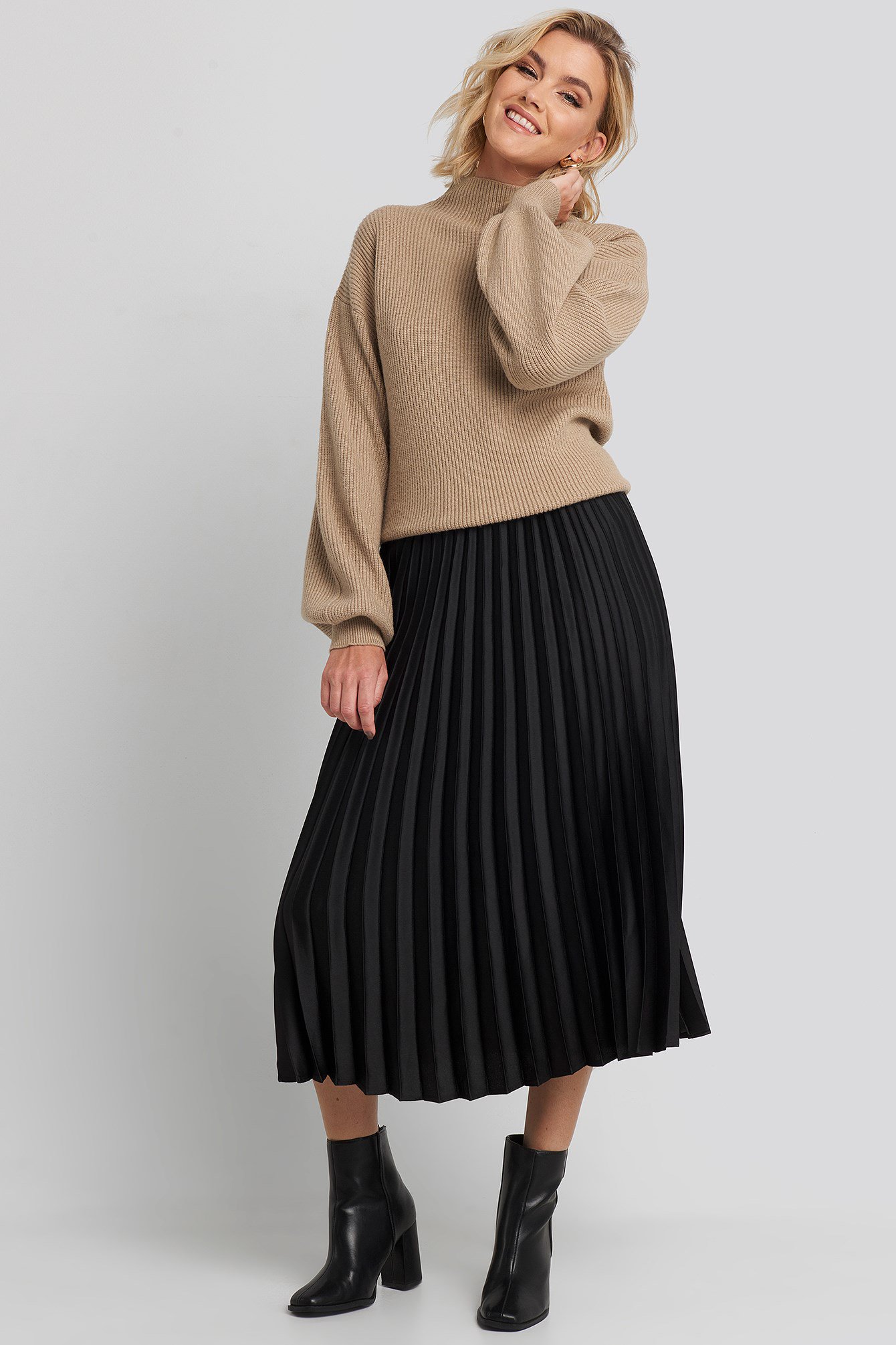 Catia Skirt Black Outfit