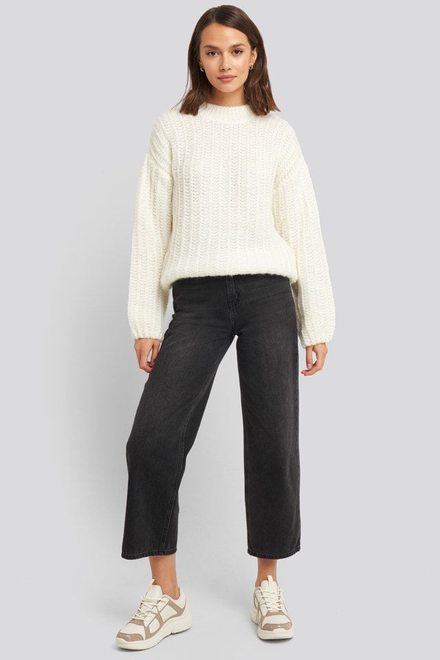 Round Neck Heave Knit Sweater Outfit