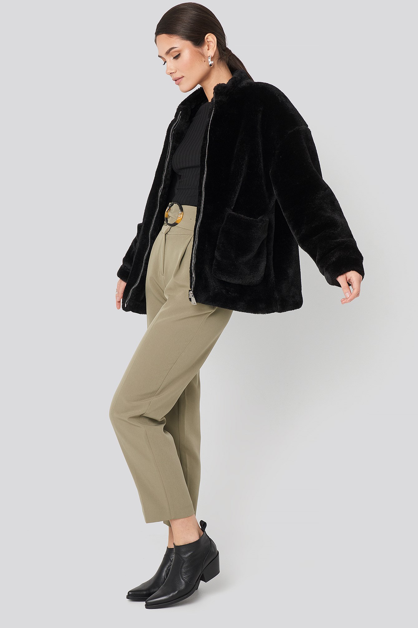 Short Front Pocket Faux Fur Jacket Black Outfit.