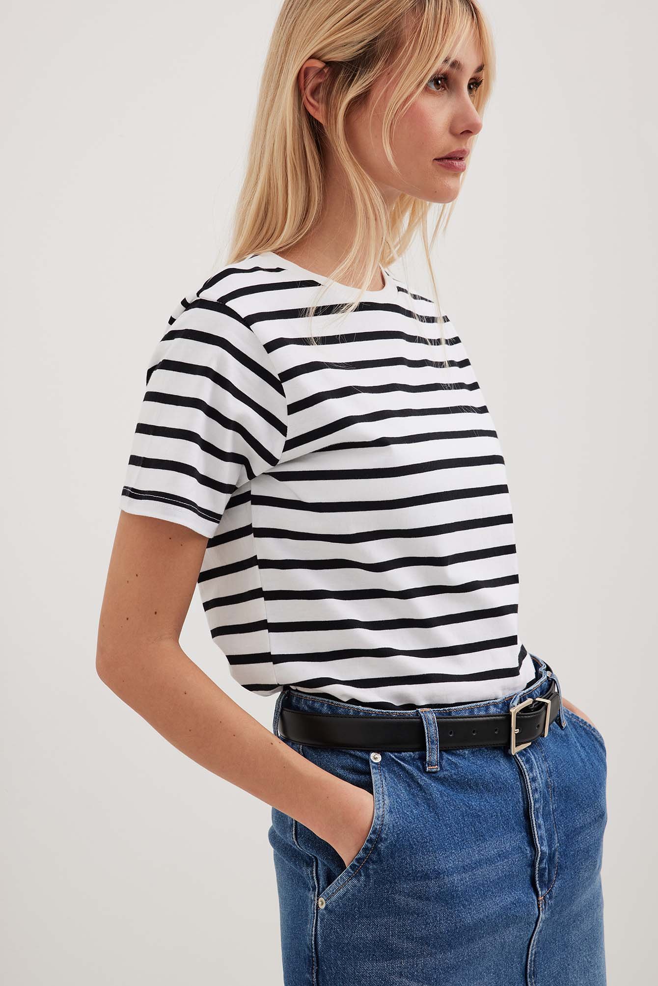 Striped Boxy T-Shirt Black | NA-KD