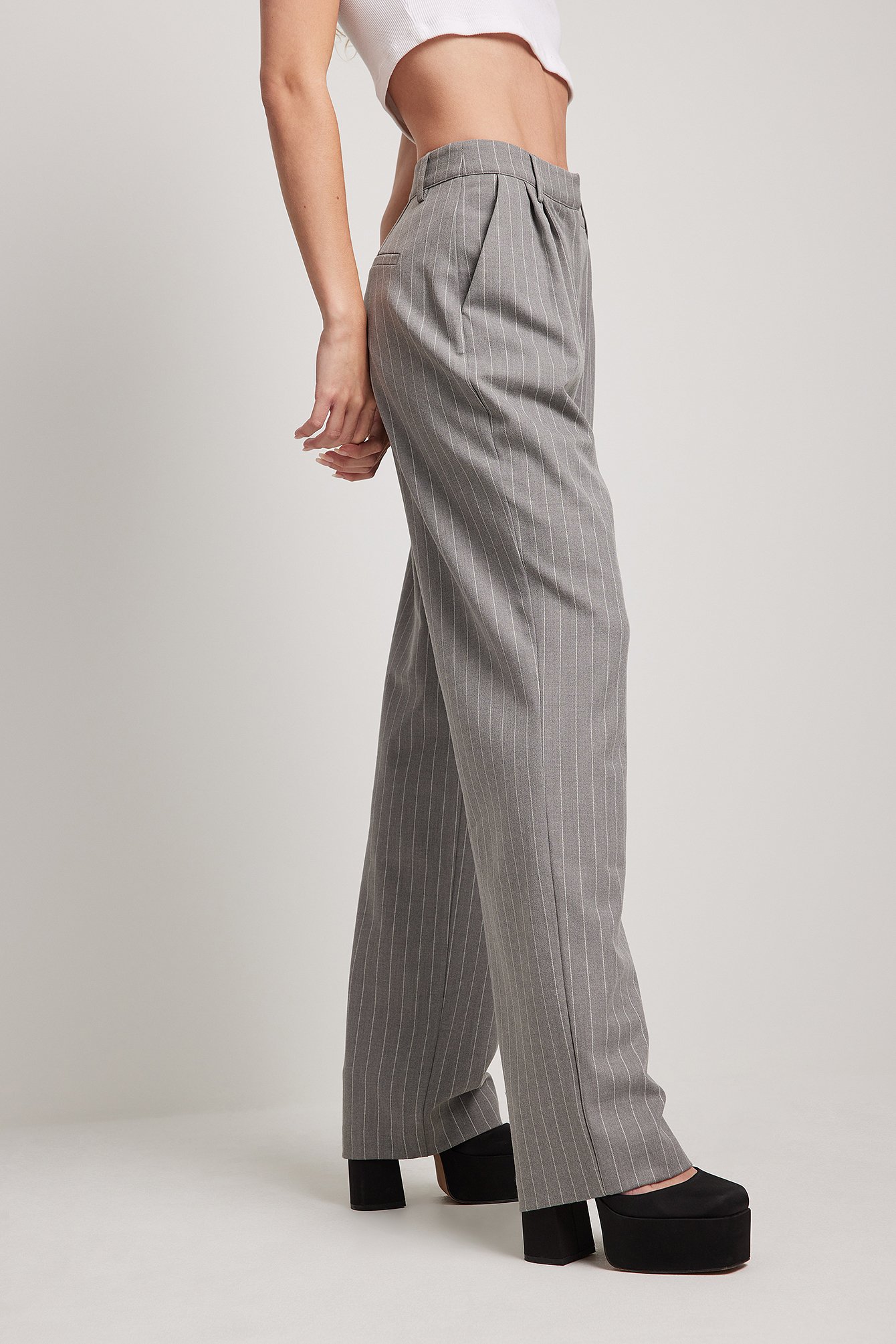 Grey Stripe Raidalliset korkeavyötäröiset housut