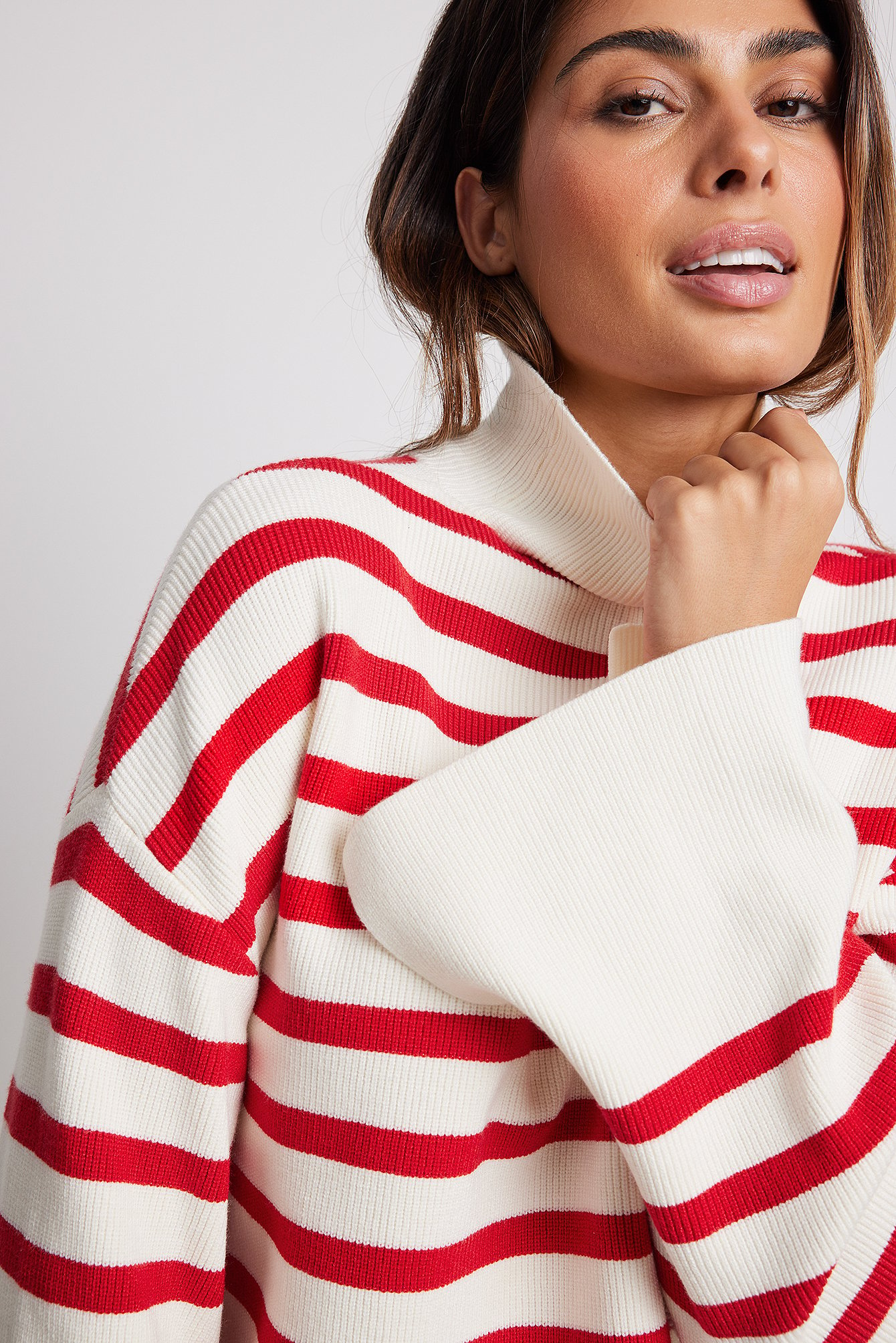 White/Red Striped Turtle Neck Knitted Sweater