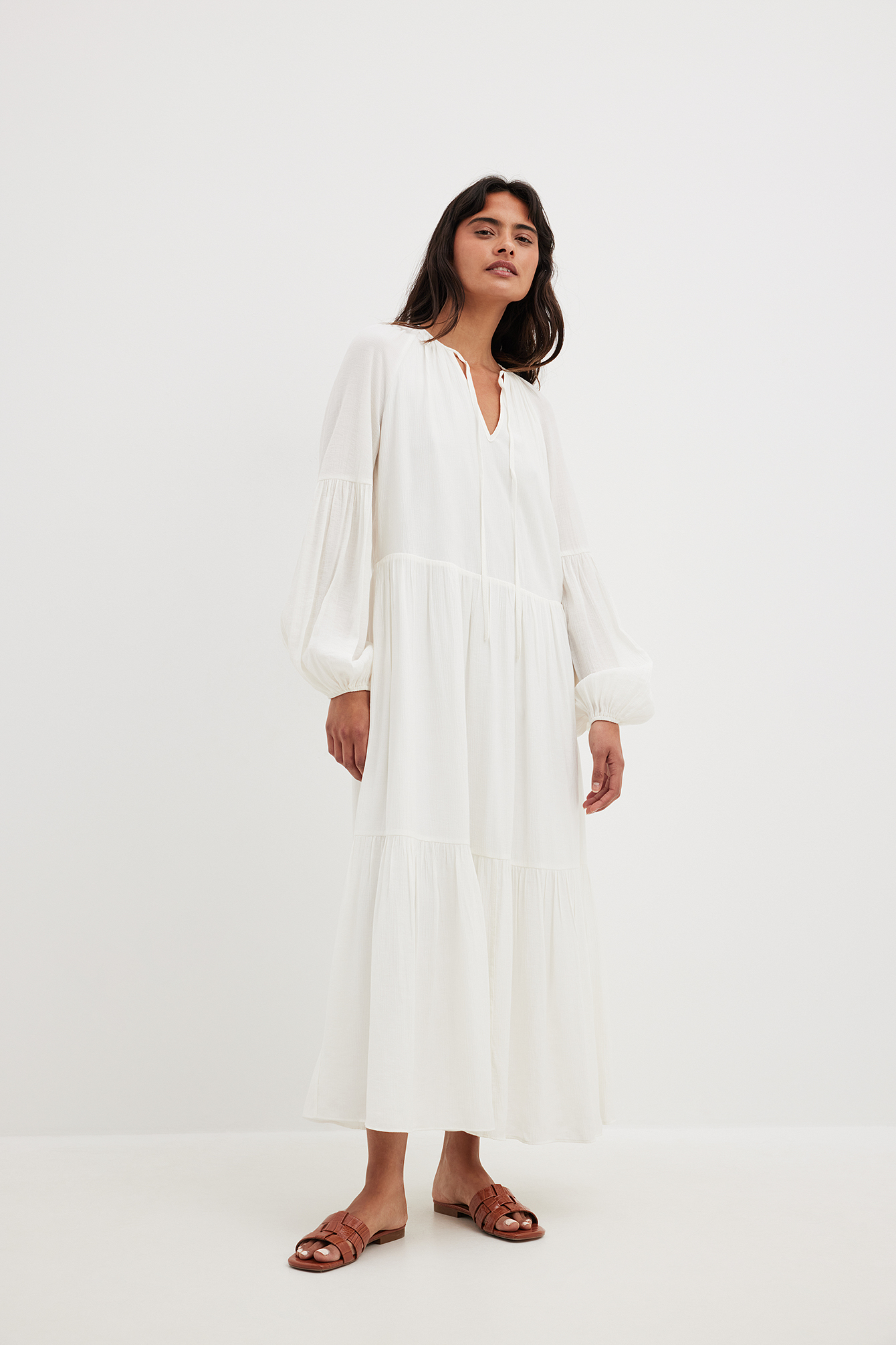 Structured Flowy Maxi Dress White | NA-KD Structured Flowy Maxi Dress White | NA-KD