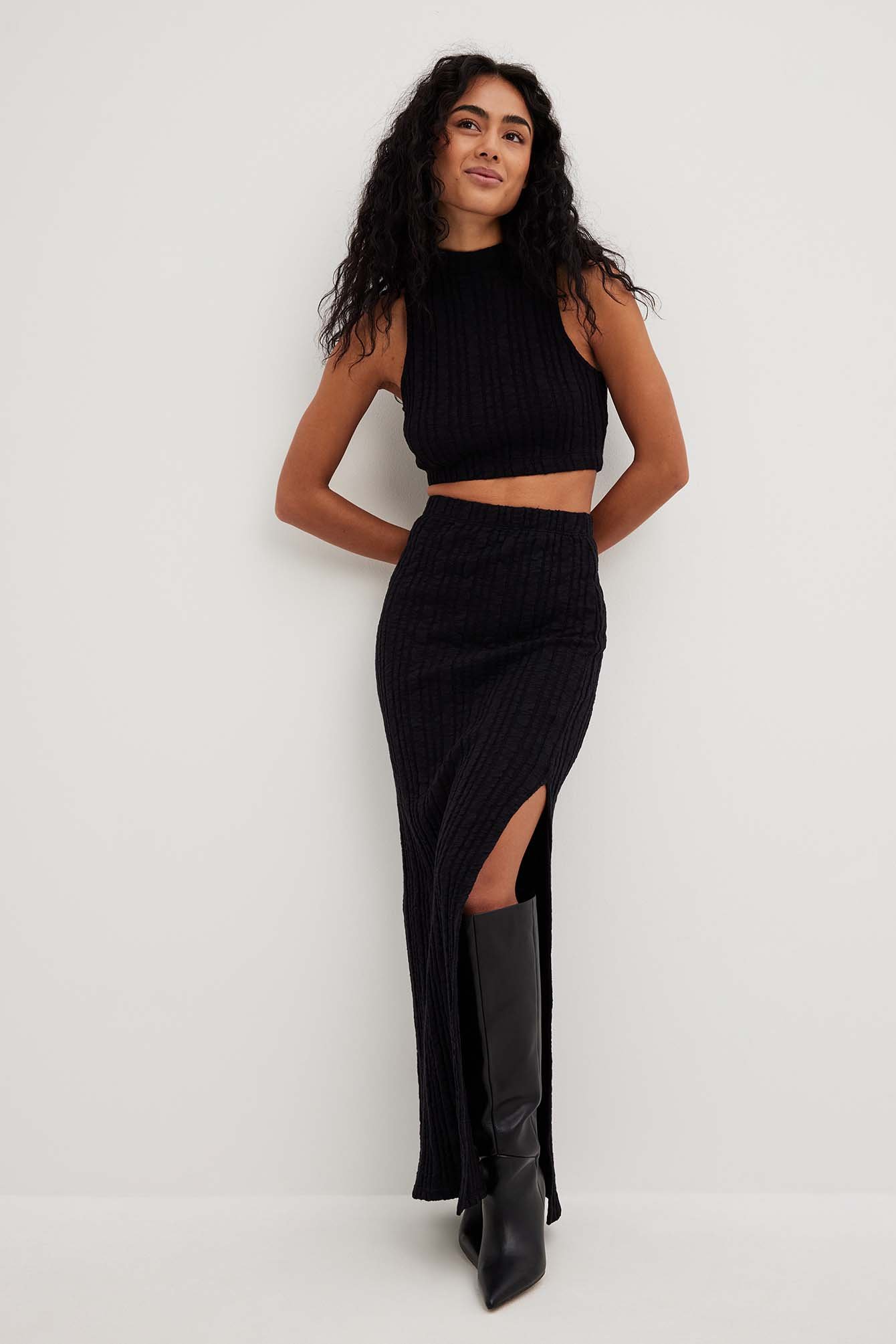 Outfit Falda Negra Larga Abierta Falda Abierta De Un Lado FALDA