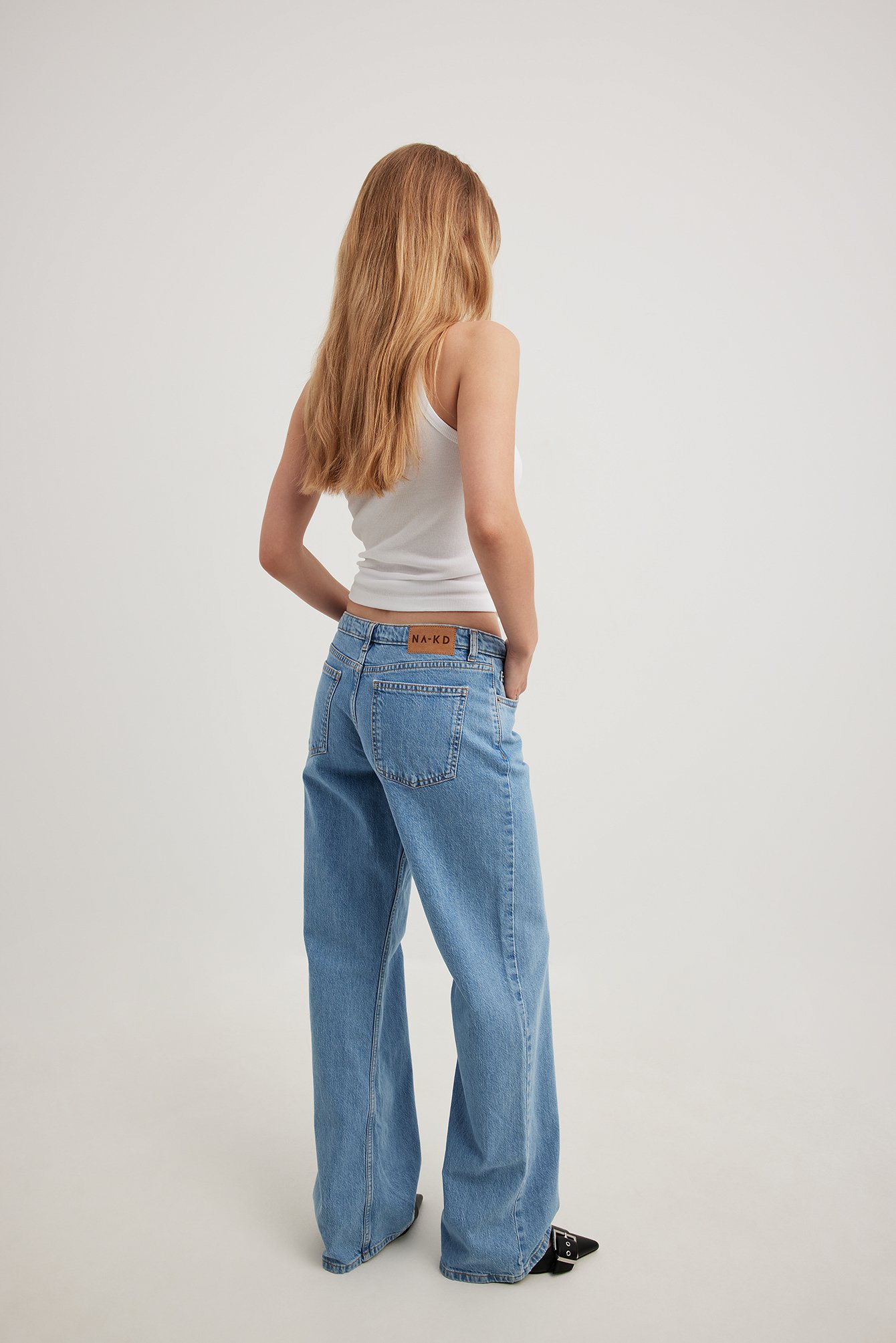 https://www.na-kd.com/globalassets/super_low_waist_jeans-1018-008235-004784262.jpg?ref=83575A159F