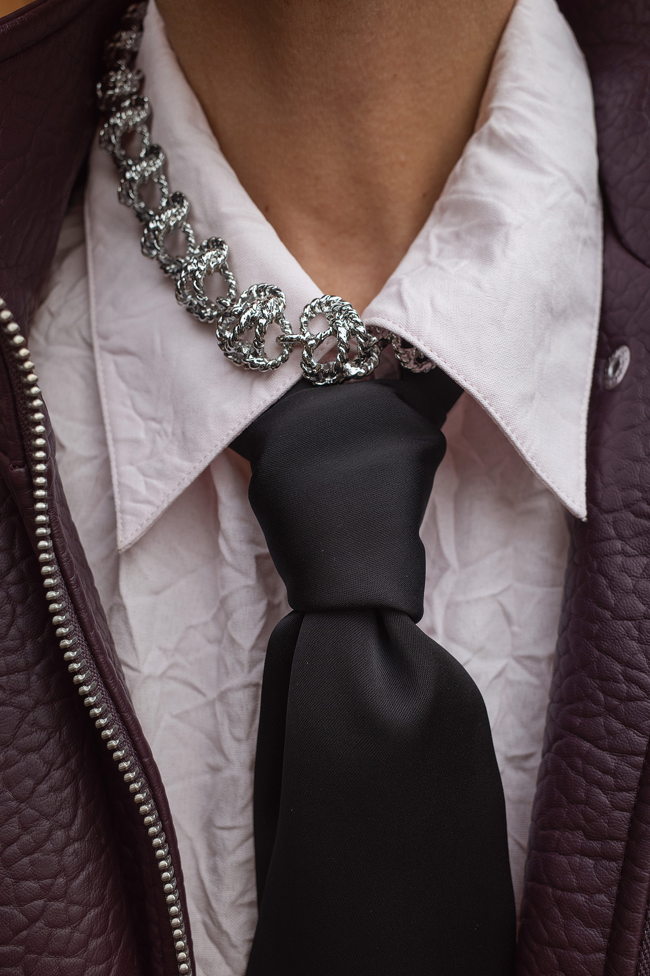 Twist detail necklace