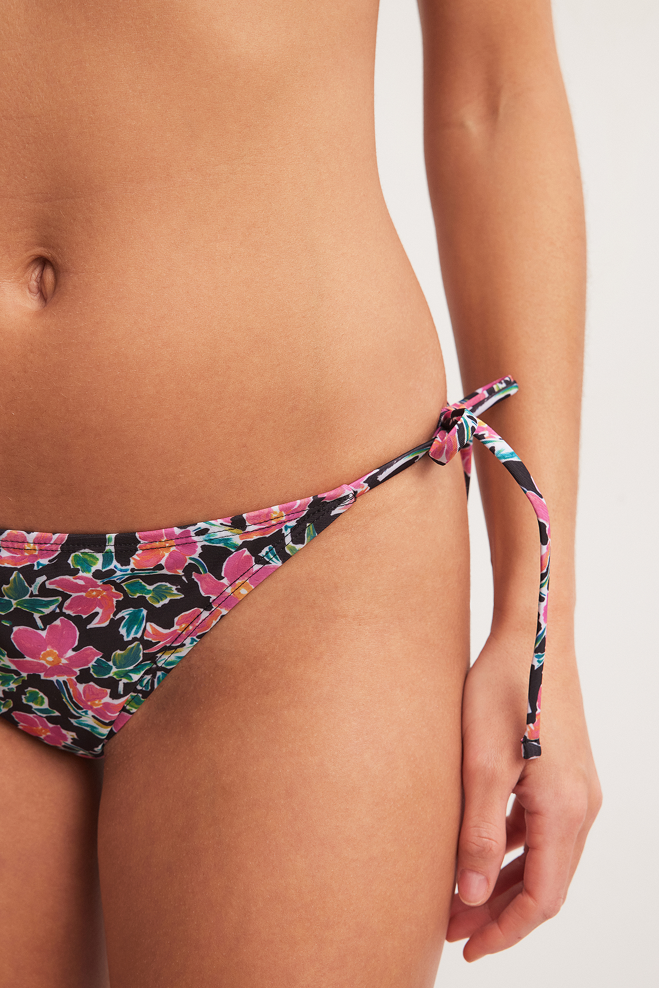 Tie Strap Bikini Panty - Bikinis - Flower - L - NA-KD / NAKD