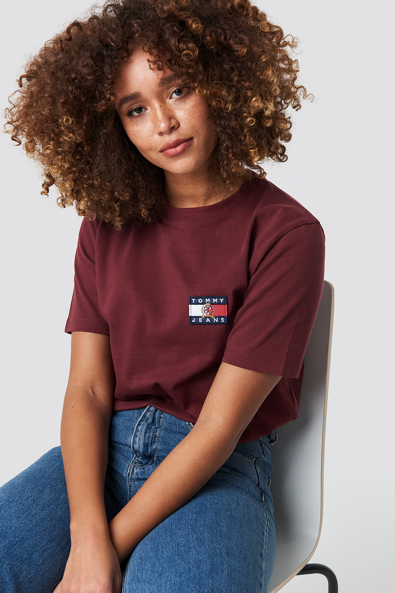 tommy jeans crest flag tee