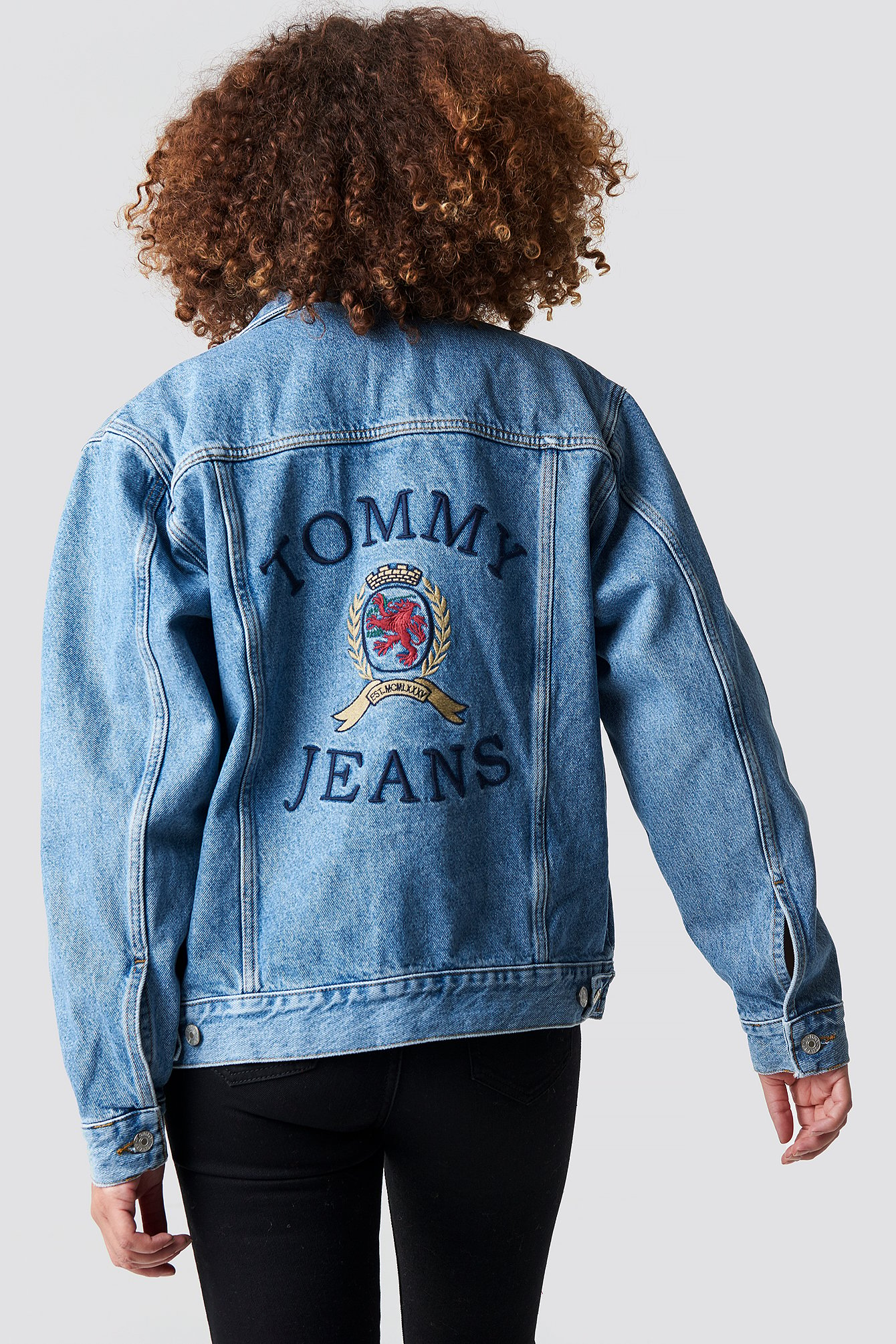 tommy jeans crest flag