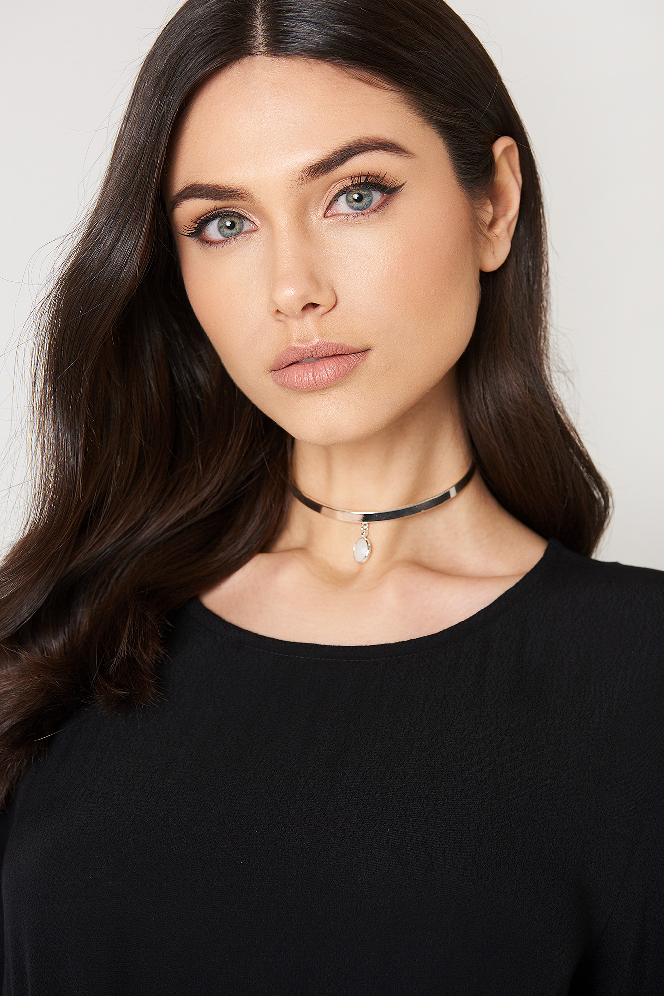 Stiff Stone Choker Silver/White