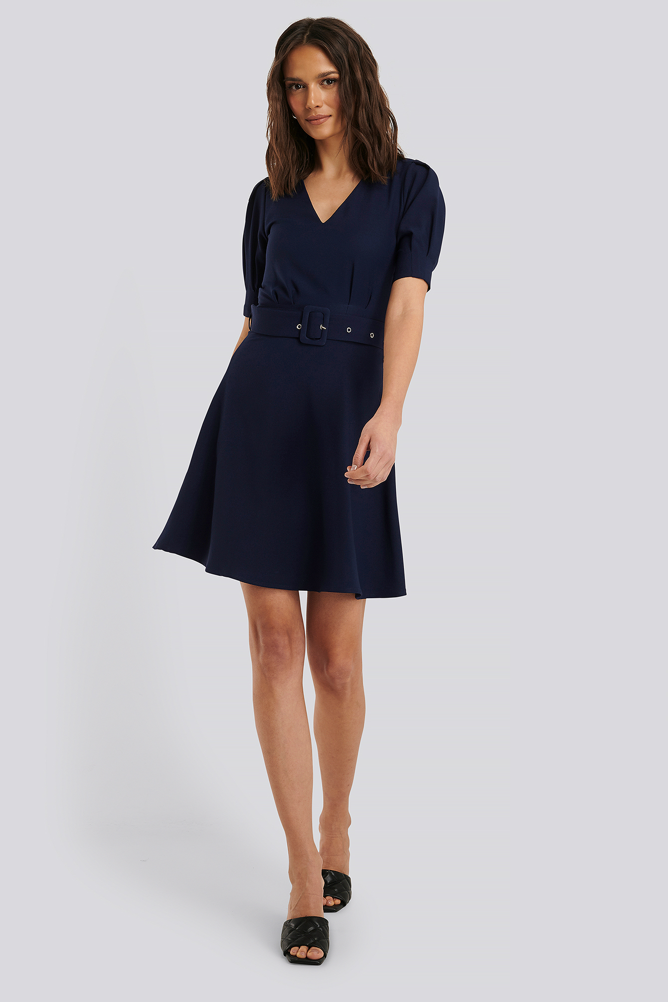 Vestido mini con escote en V y cuerpo plisado con falda circular Azul Océano