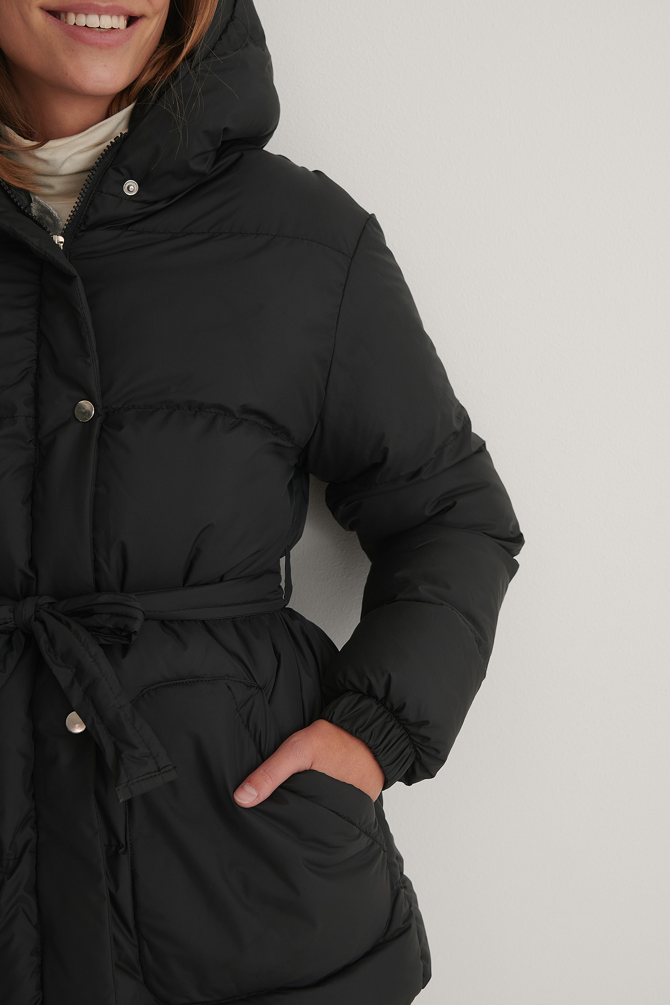 Damen Bekleidung Jacken Lederjacken NA-KD Kurze gepolsterte Jacke in Schwarz 