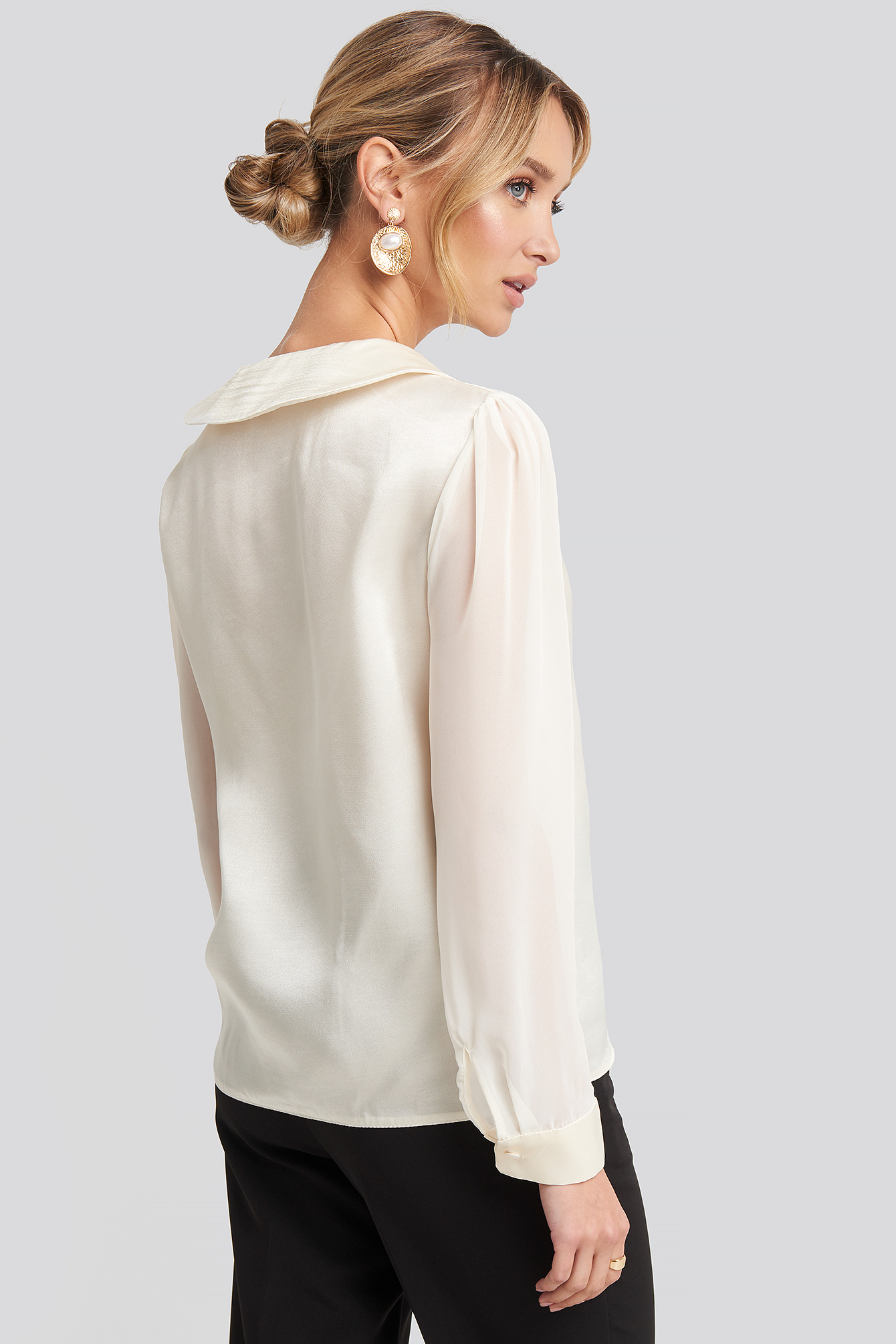 V-Neck Collar Detailed Shirt Wit | na-kd.com