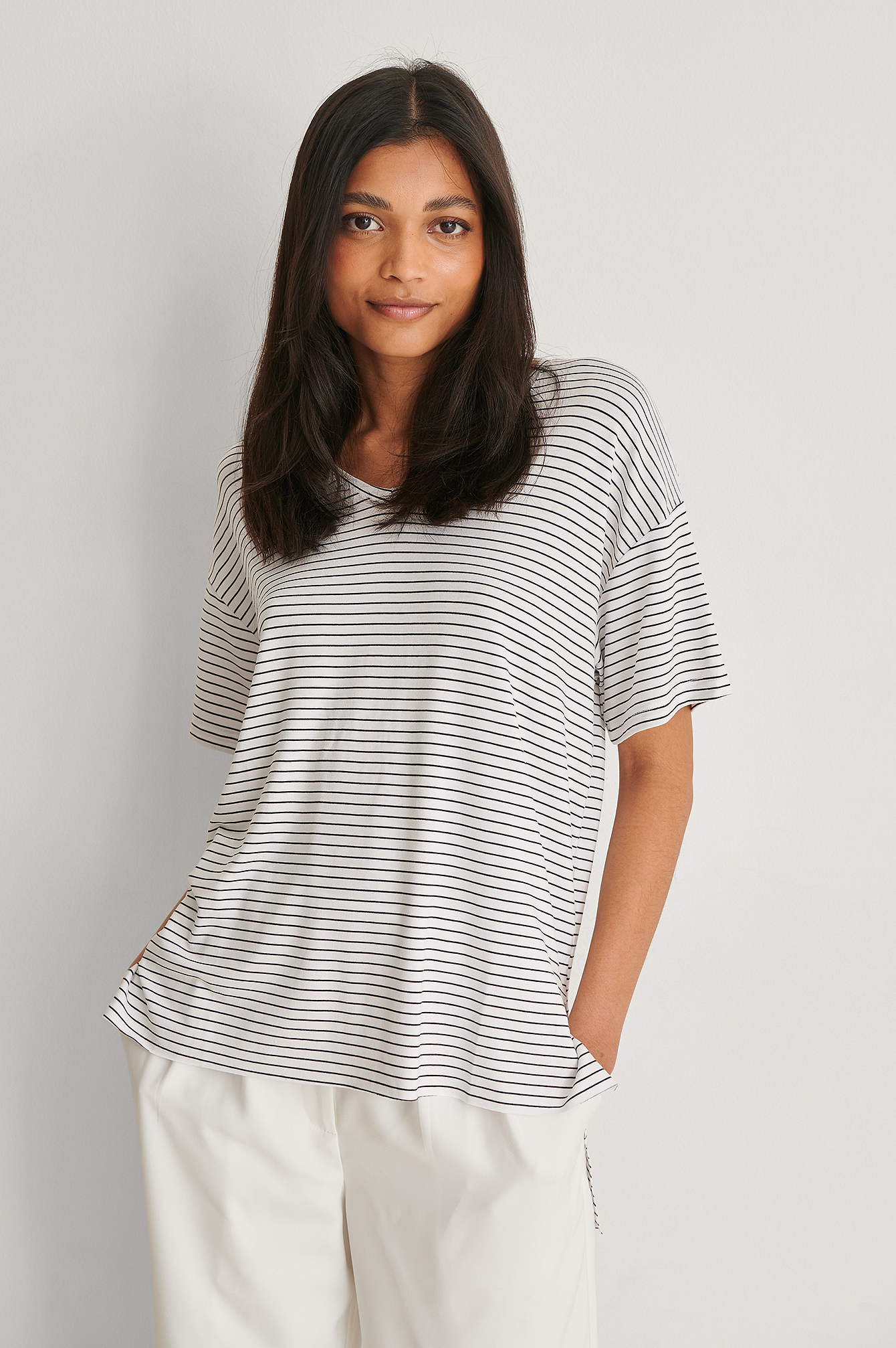 V-Neck Striped Tee Stripe | na-kd.com