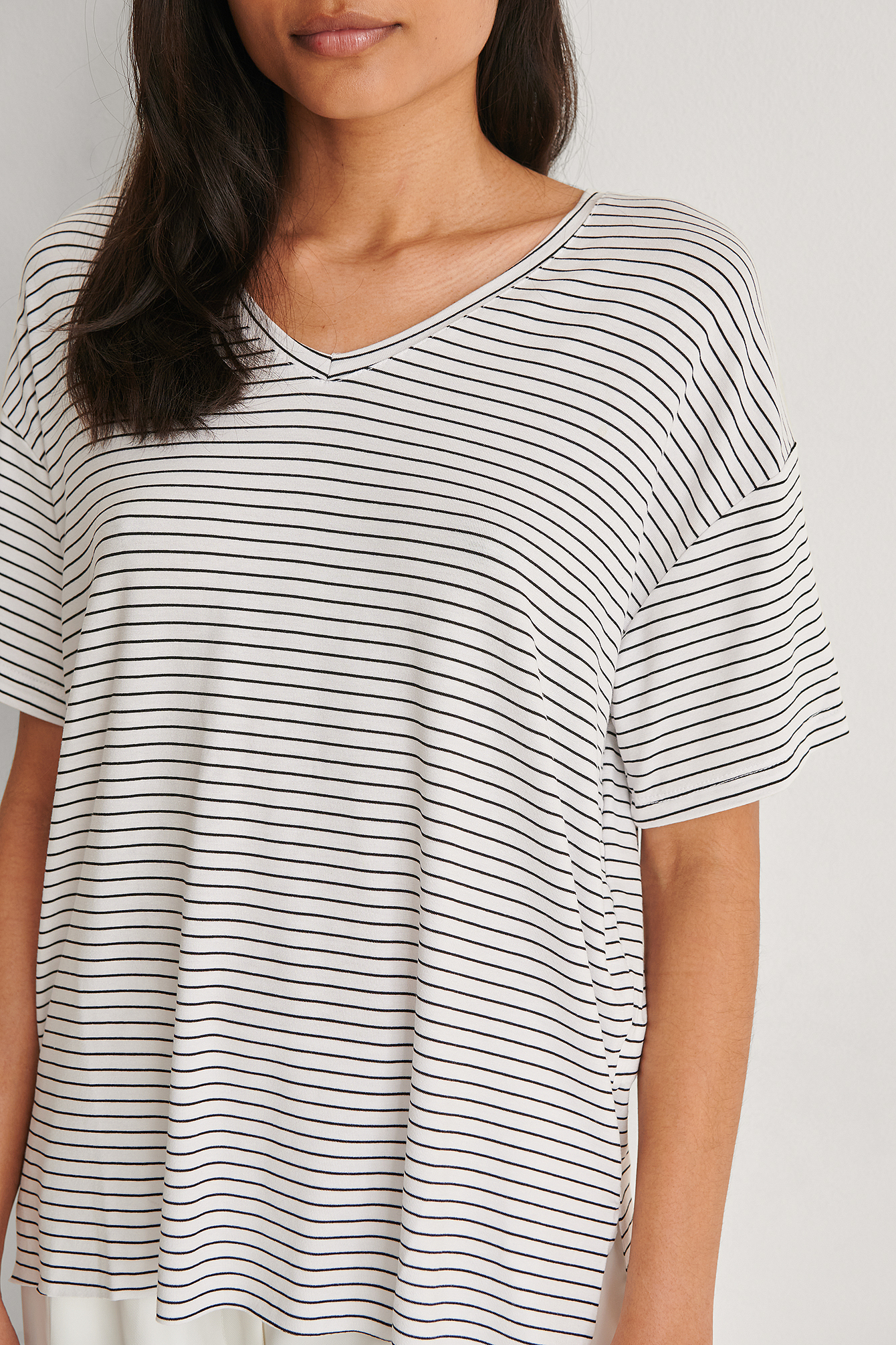 V-Neck Striped Tee Stripe | na-kd.com