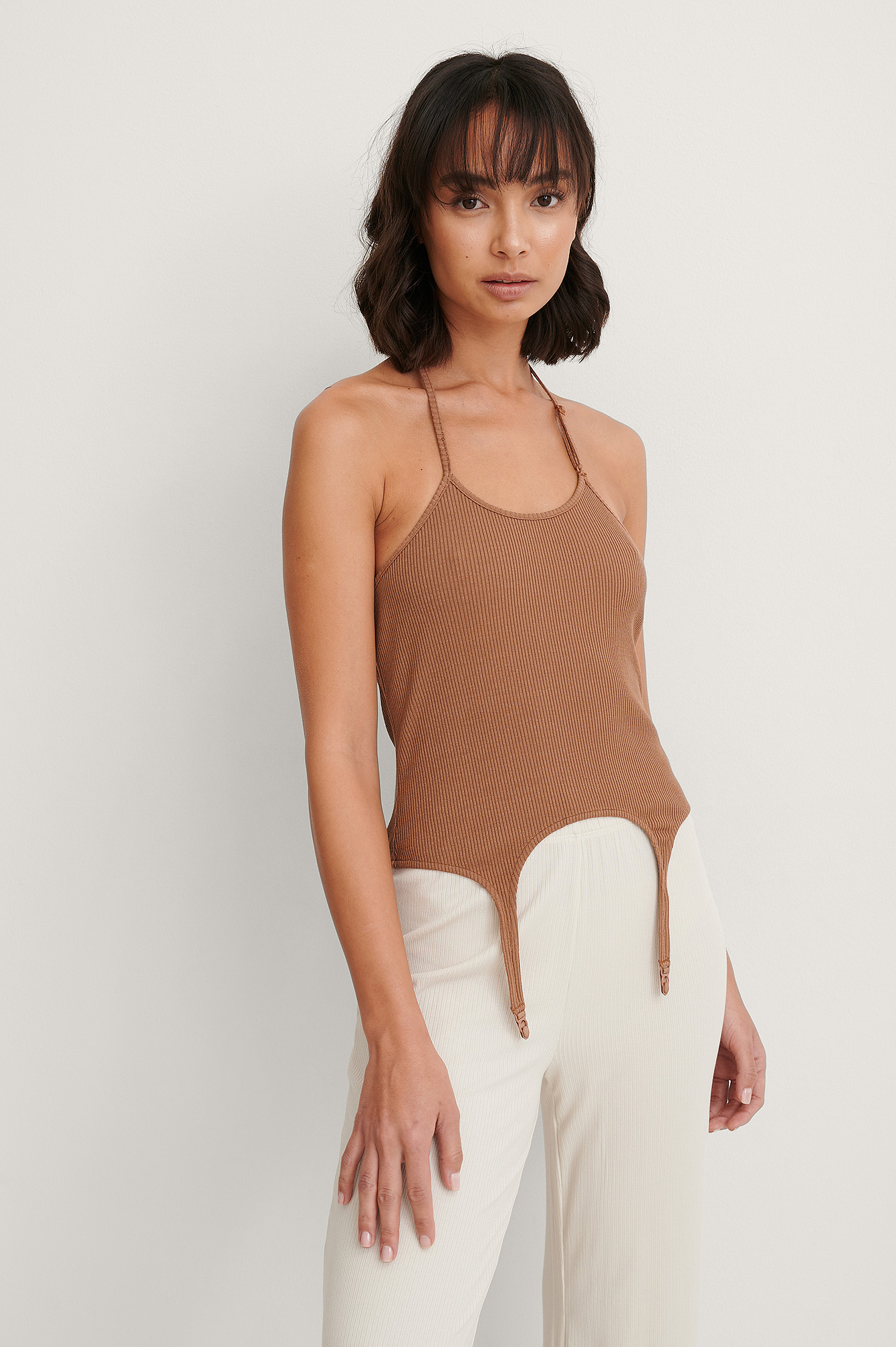 Halfter-Ausschnitt Rack Singlet Braun | NA-KD