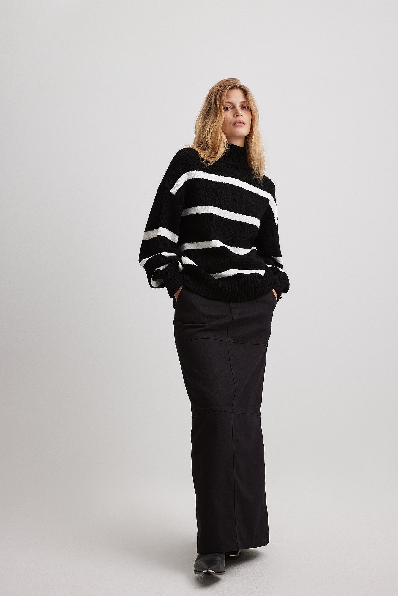Turtle Neck Knitted Striped Sweater Black