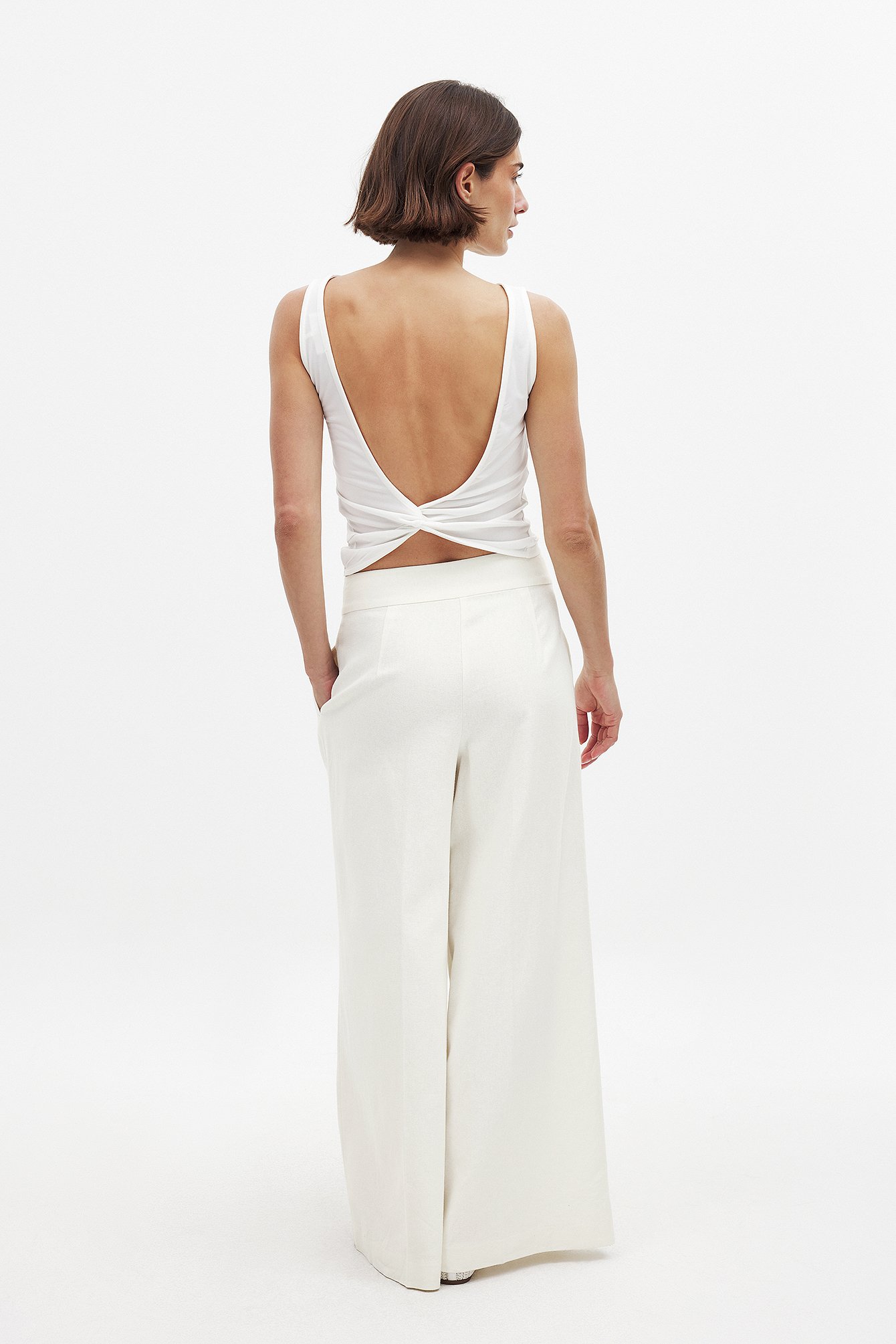 NA-KD Twist Back Top - Open Back Tops - White - L (EU 42-44) - NA-KD / NAKD
