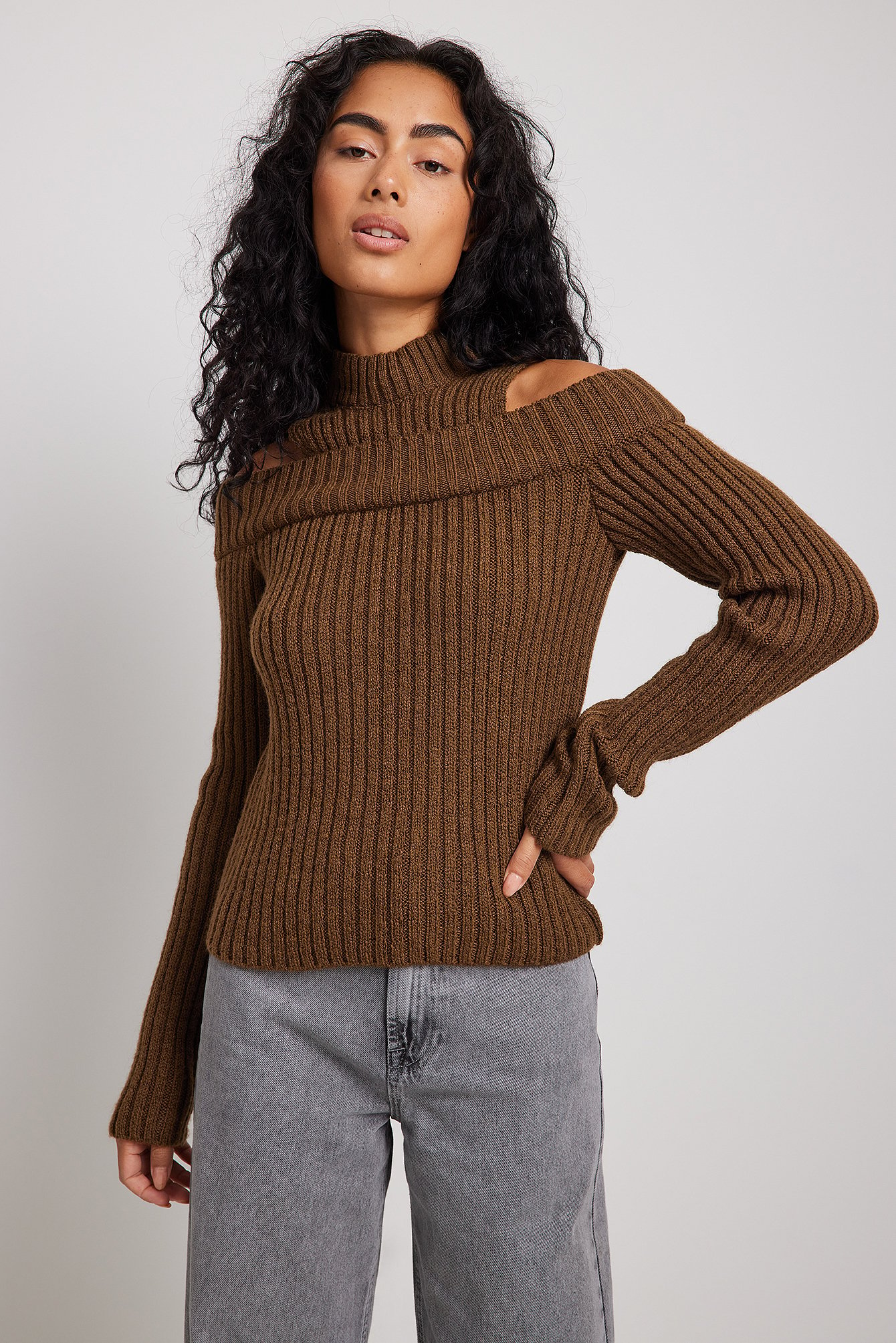 Brown To-i-en ribbet strikket sweater