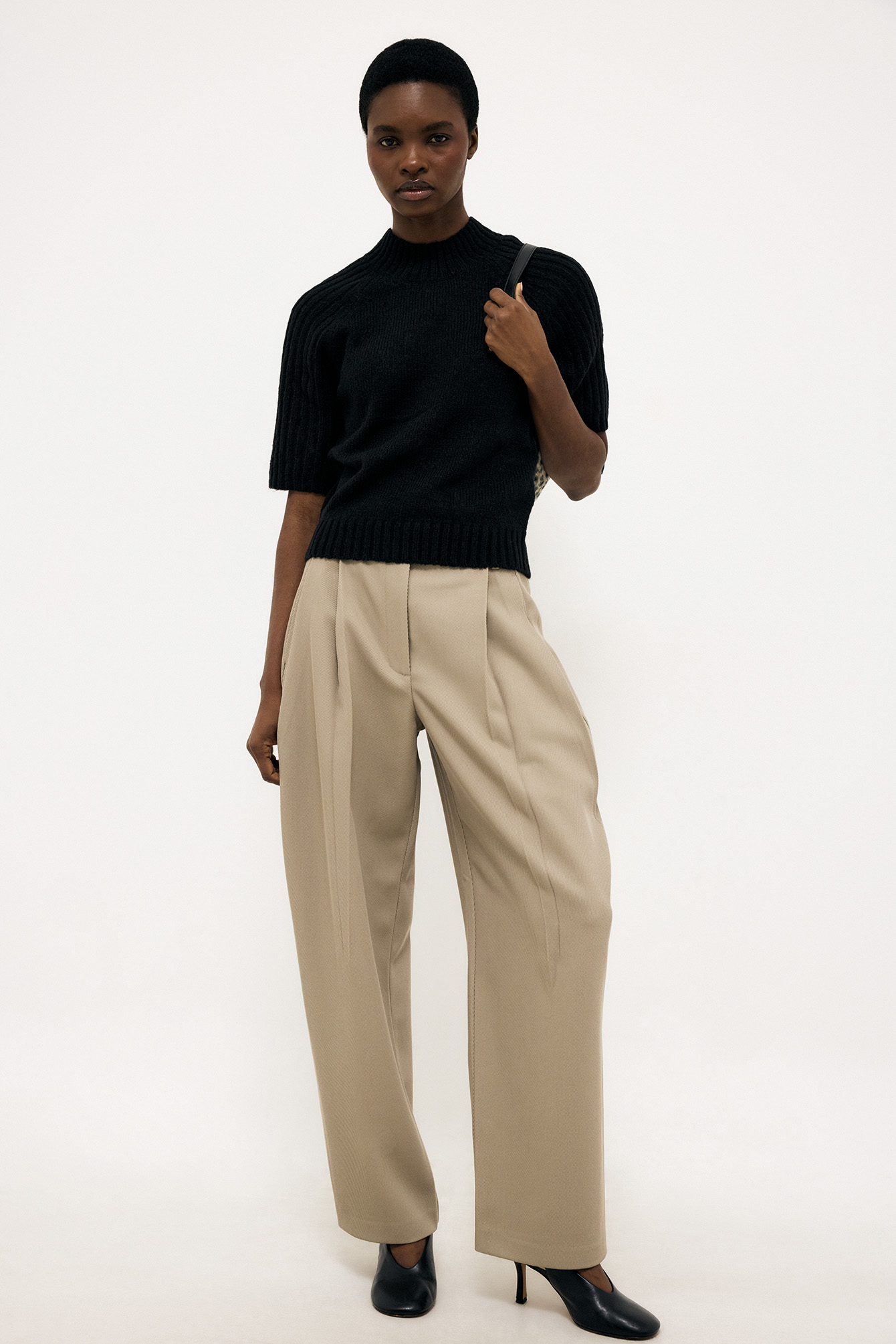 Wide High Waist Twill Pants Beige — byxor med fickor från NA-KD