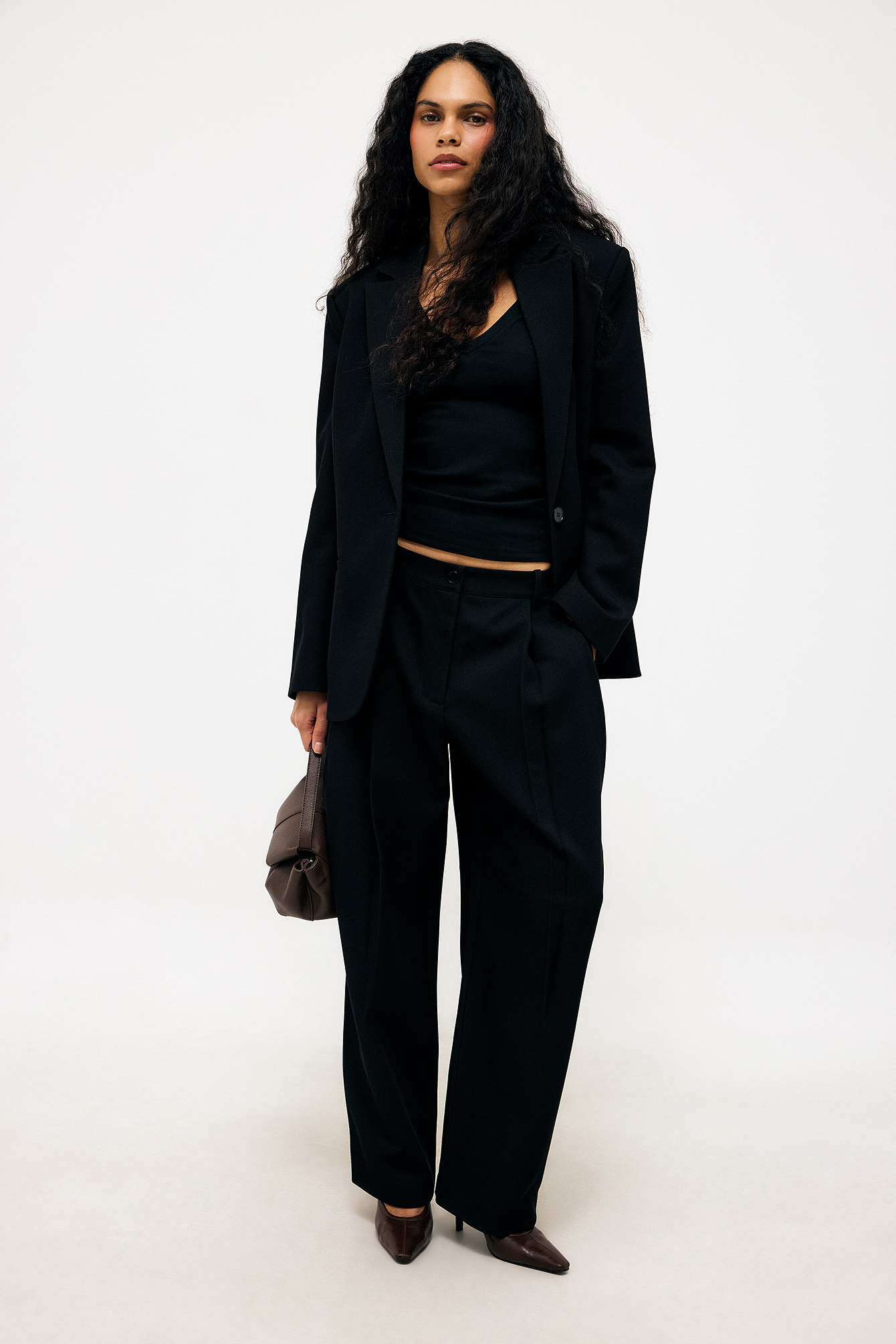 Wide High Waist Twill Pants Svart — byxor med fickor från NA-KD